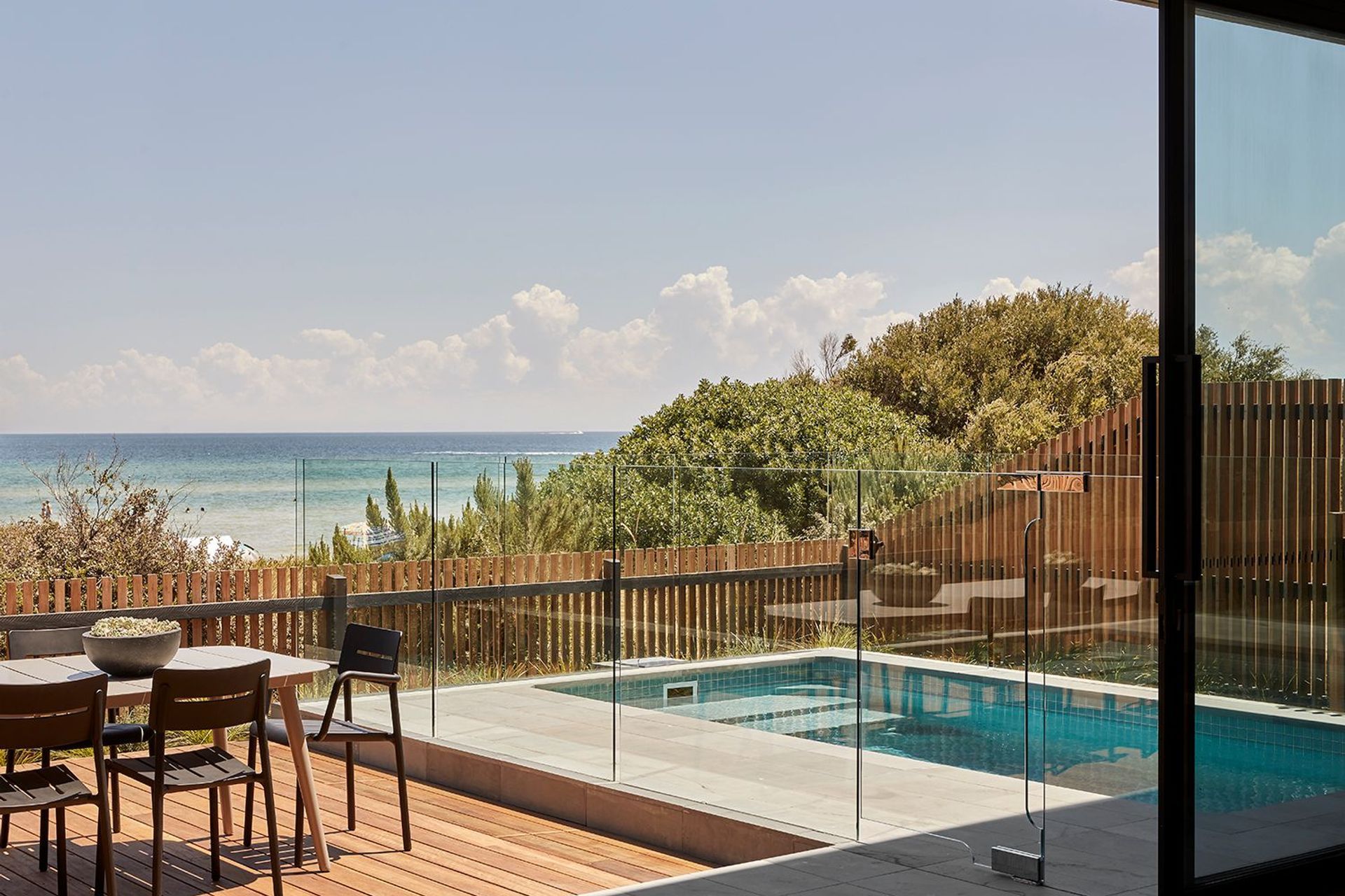 Azura, Aspendale