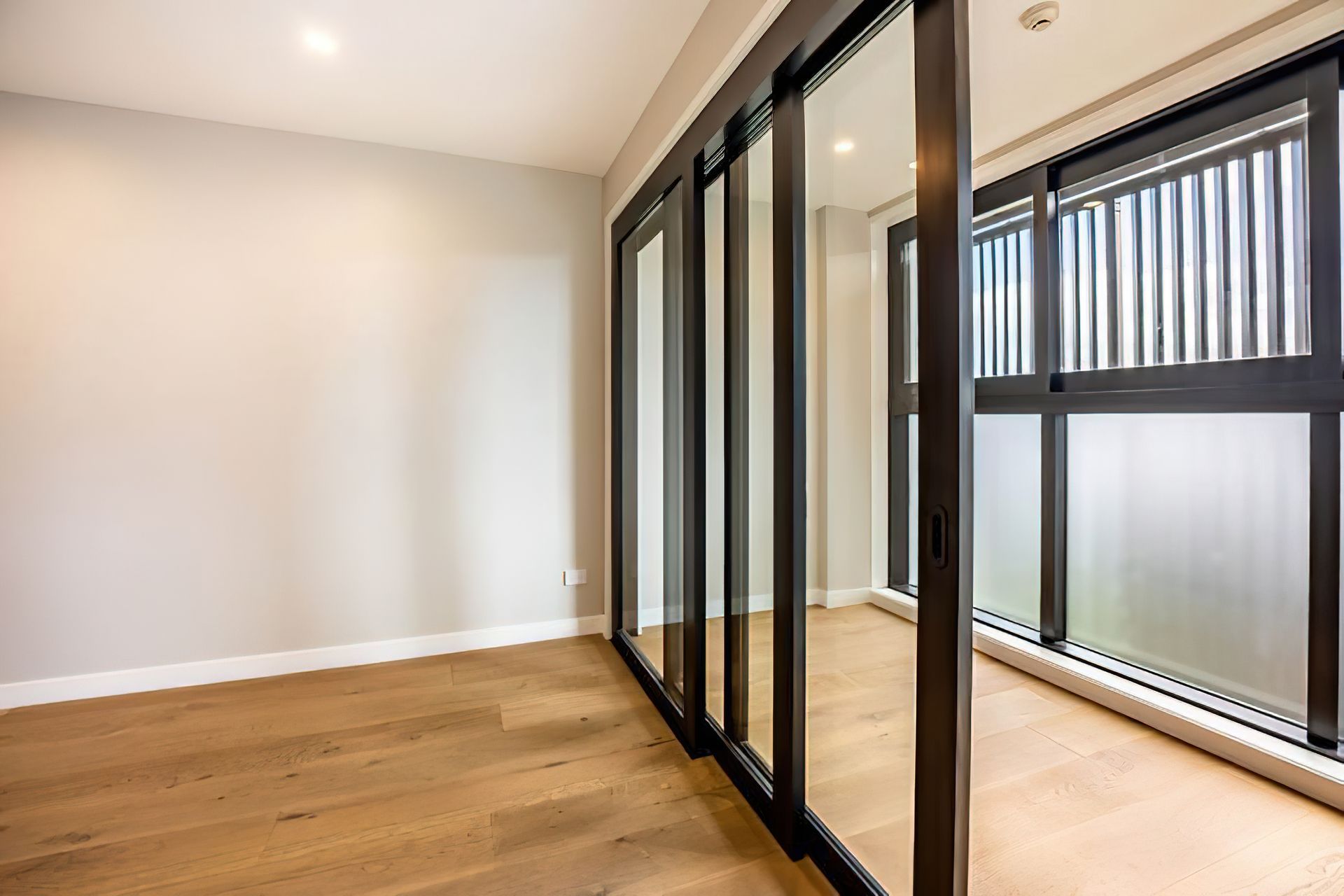 Onpoint Apartments DS Series Aluminium Partitions