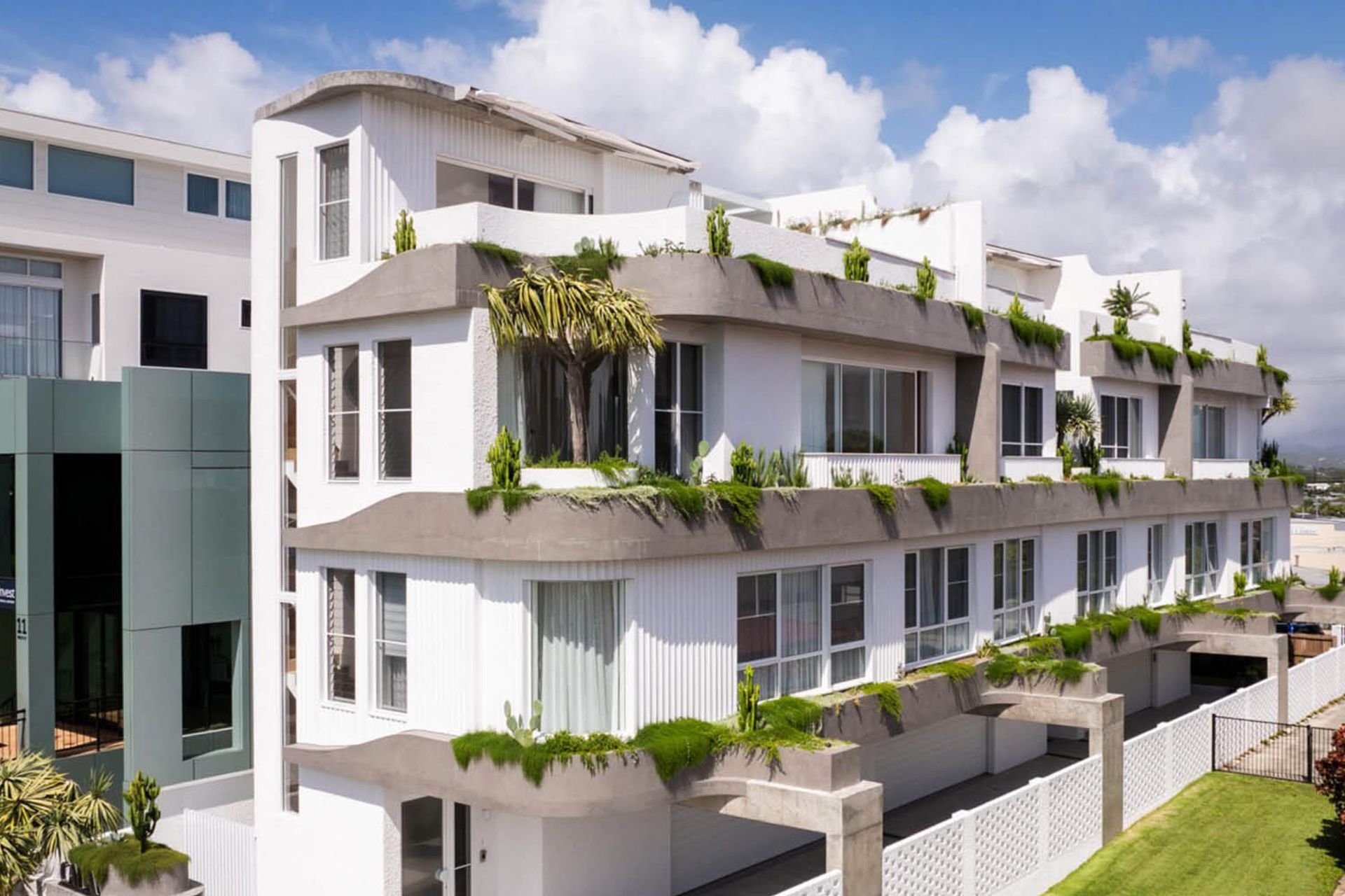 a-coastal-statement-in-feature-aluminium-cladding03.jpg