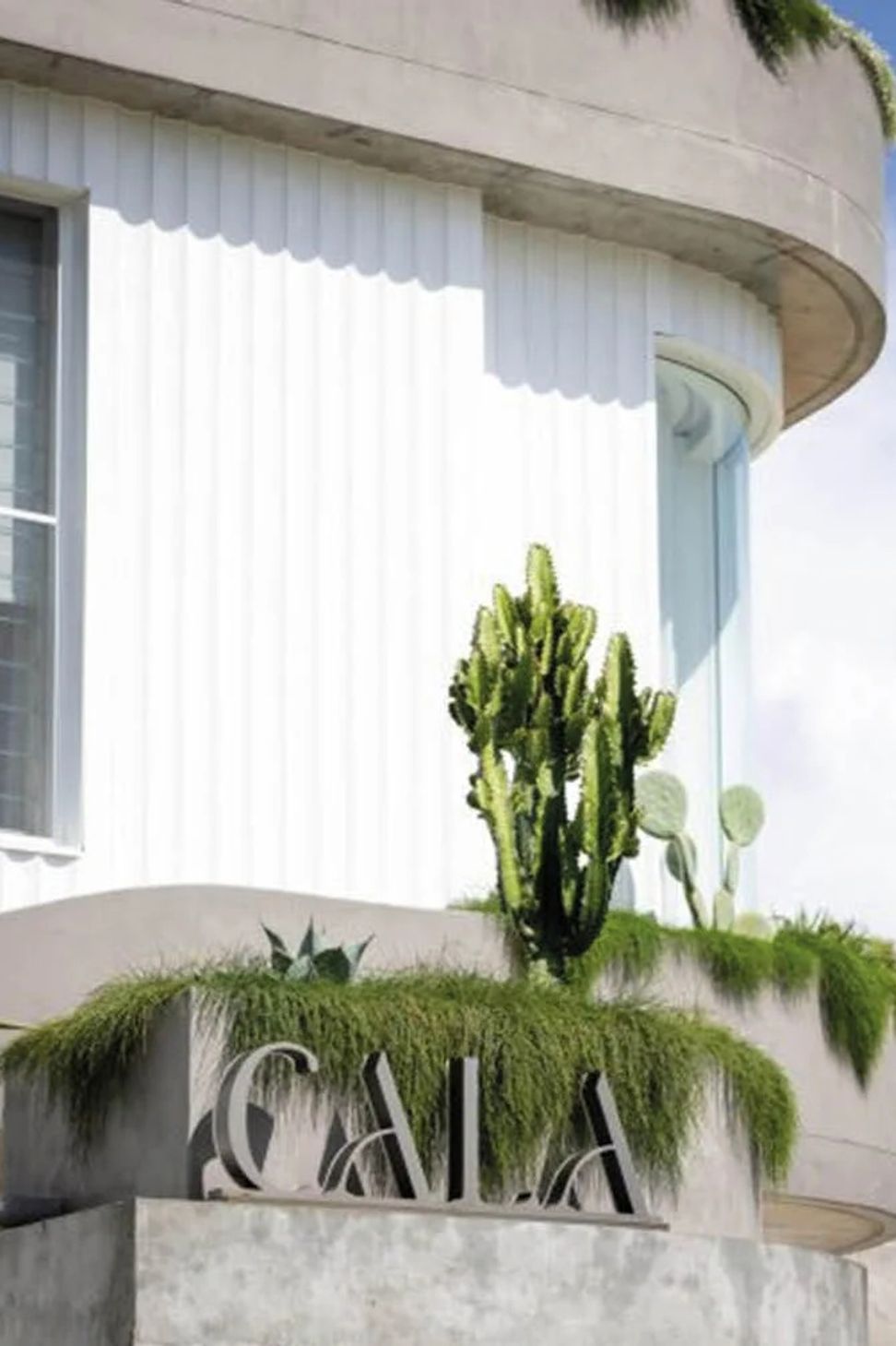 a-coastal-statement-in-feature-aluminium-cladding04-ap-compressed.jpg