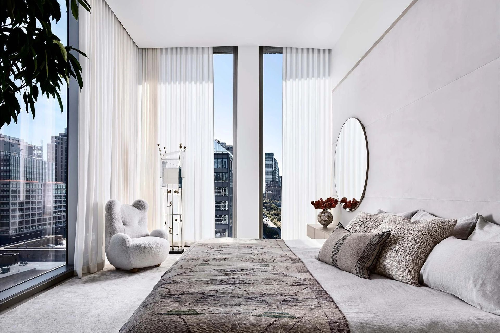 hudson-river-penthouse-primary-bedroom-curved-glazing-ap-compressed.jpg