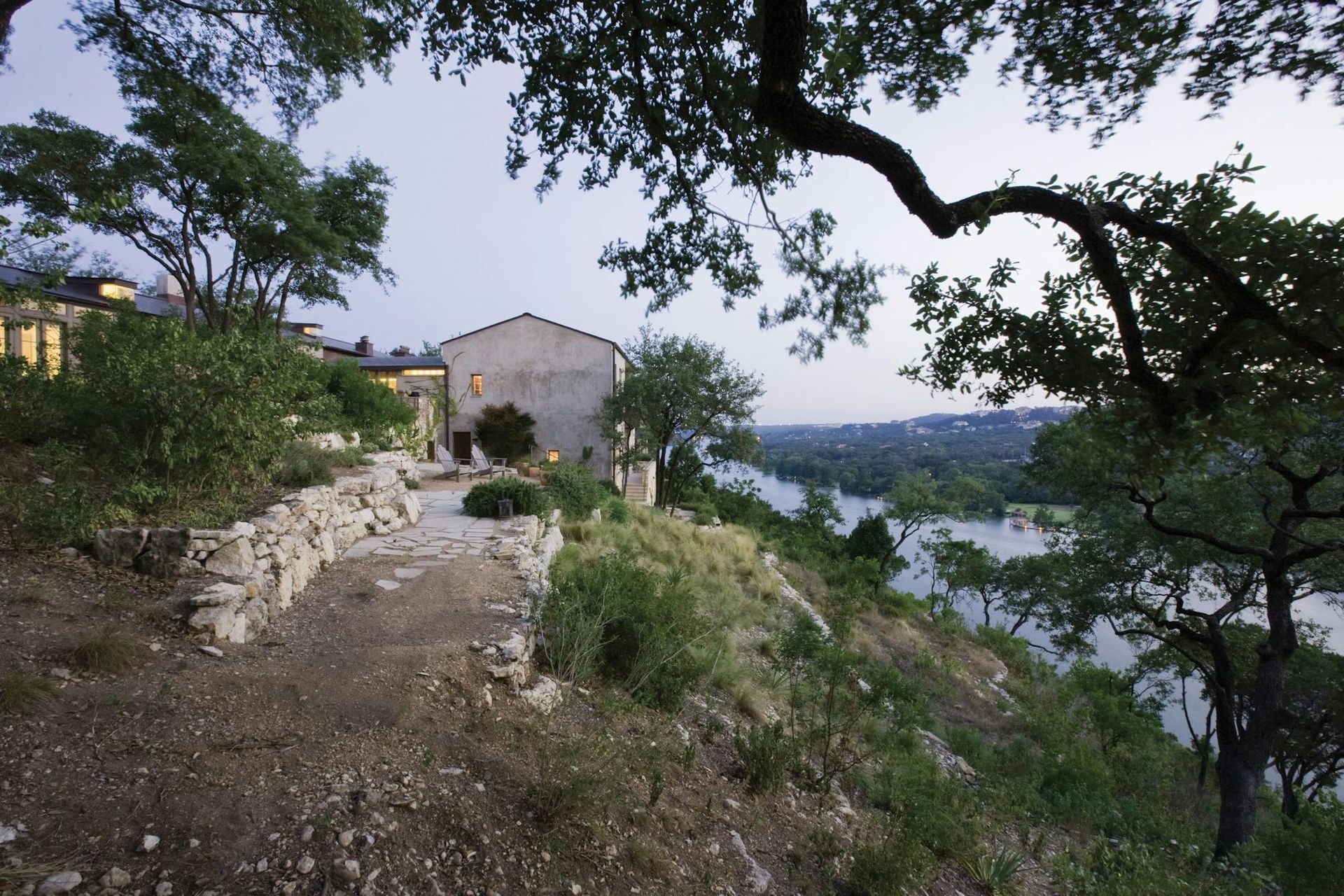 03HouseAboveLakeAustinch30281A.jpg