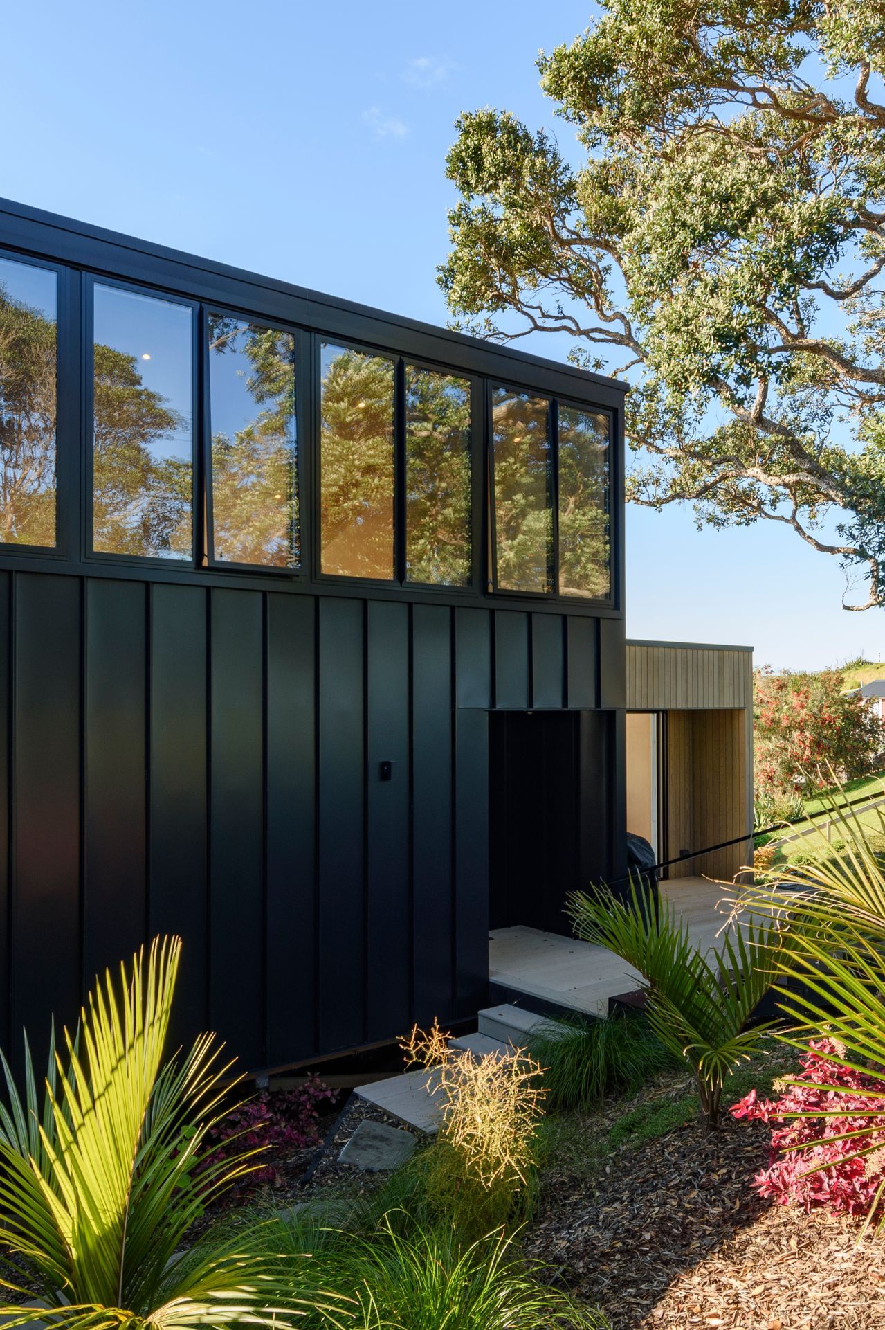 1-Wooleys-St-Matapouri104.jpg