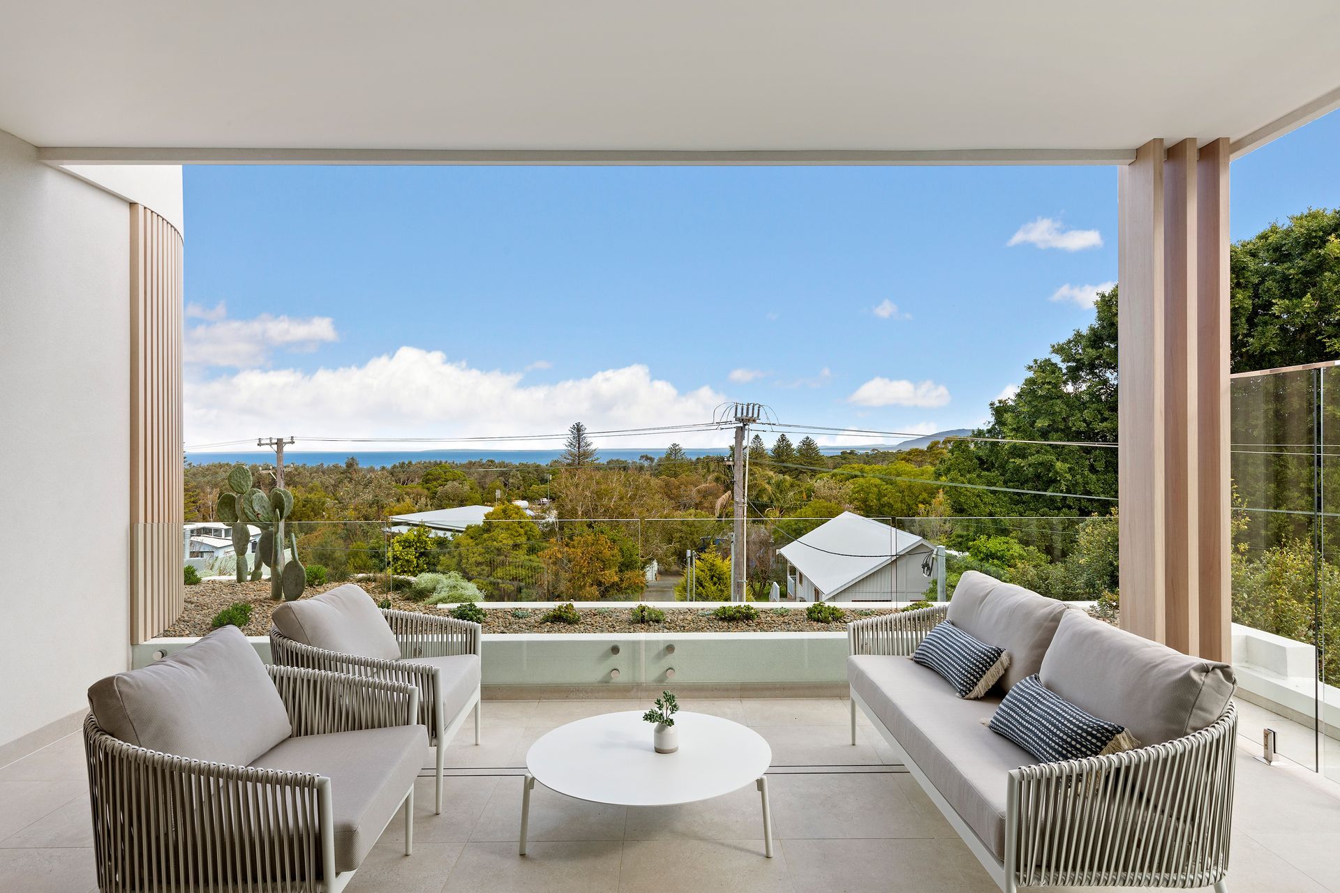 17-Balcony.jpg