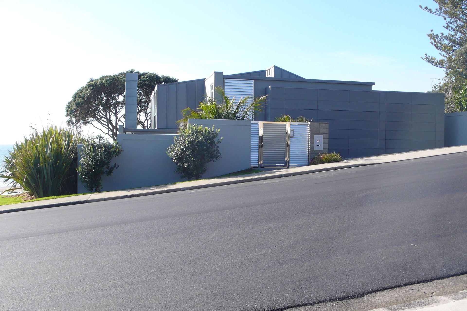 4Beach-Side-House-Street-View-Landscape.JPG