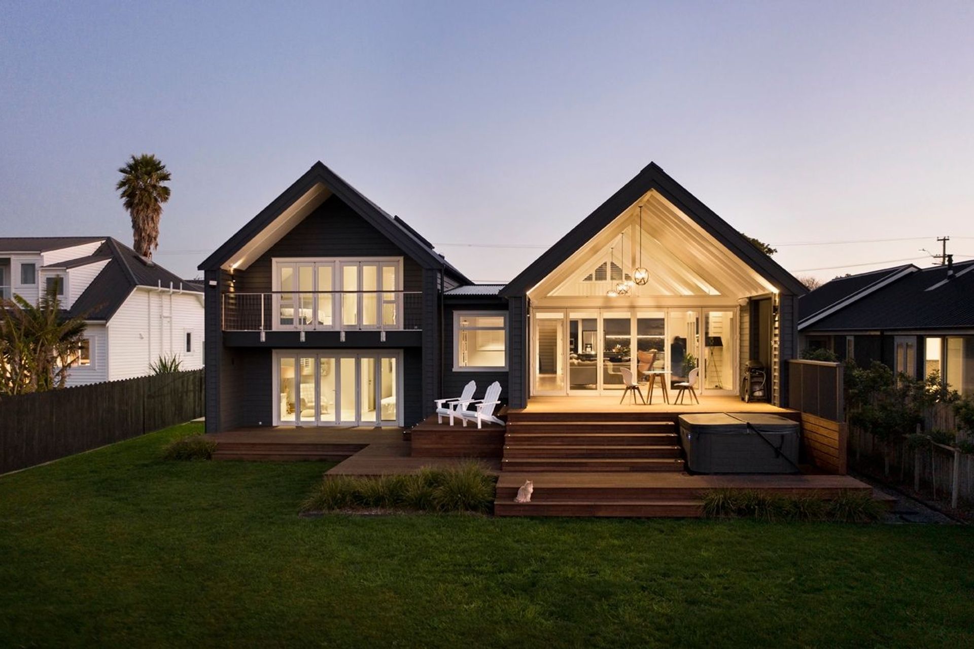 The home has been designed to have a modest proportion from the road perspective with a low entry approach. But from the seaward elevation, balanced against the scale of the cliff, the house unfolds into a larger form, with a generous covered deck in fron