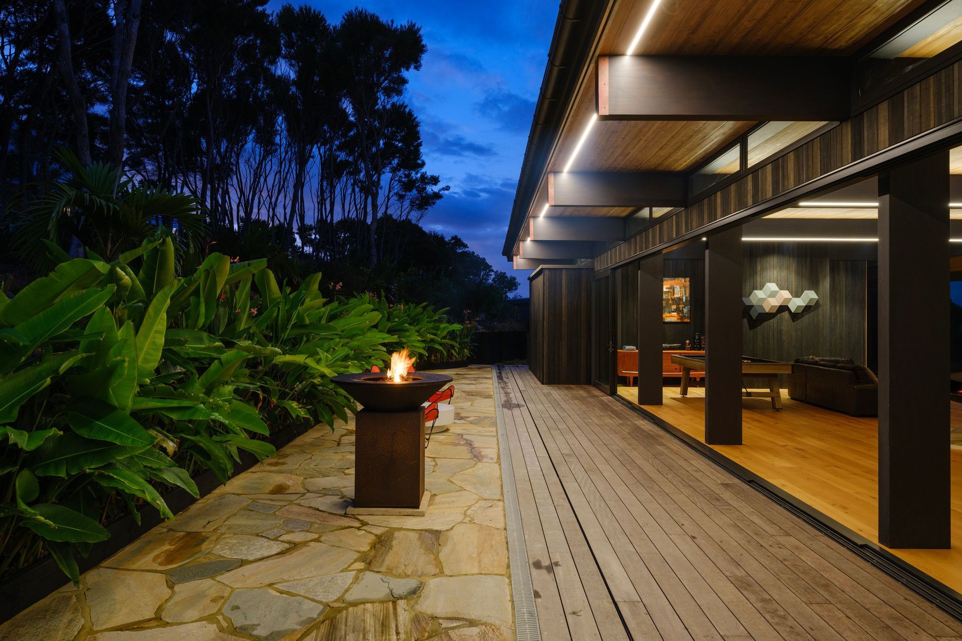 Kawau-Island-Houseevening-braziere-and-crazy-pavingSimon-Devitt-Photographer9.jpg