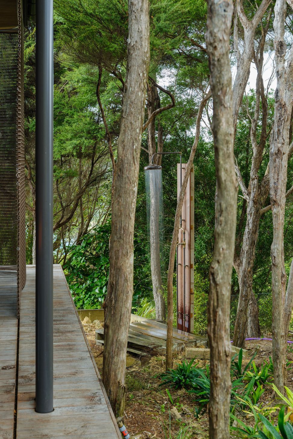 Kawau-Island-Houseoutdoor-showerSimon-Devitt-Photographer11-v2.jpg