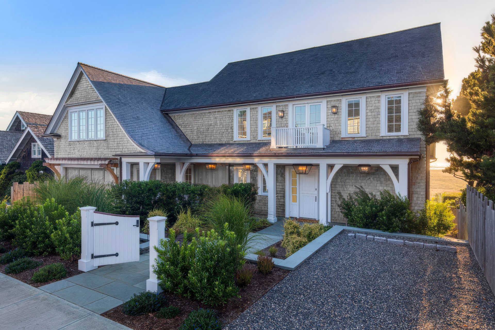Oregon-Beach-Houseexteriorfrontmoney-1024x683-1-v4-upscaled-by-Replicate.jpg
