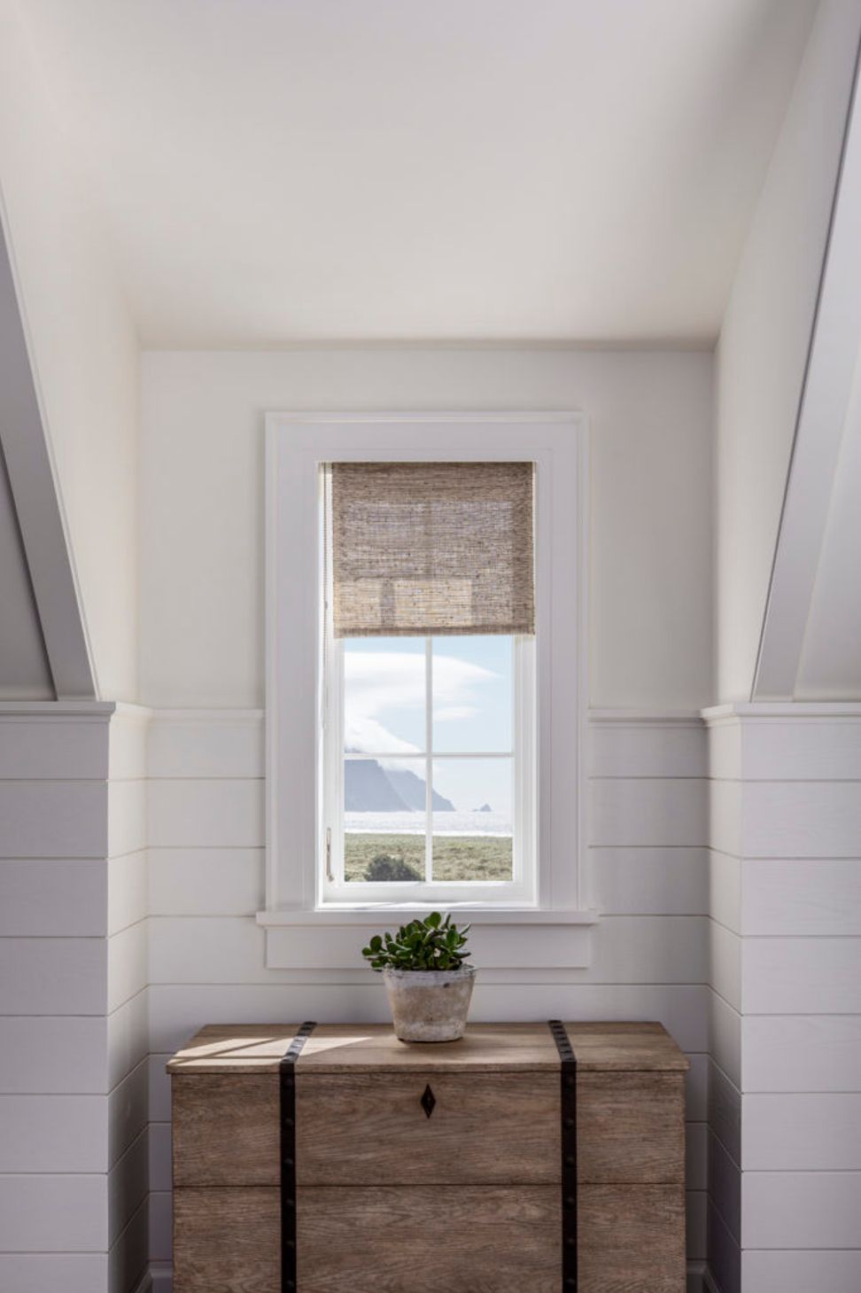 Oregon-Beach-Housemasterbednook-684x1024-1.jpg