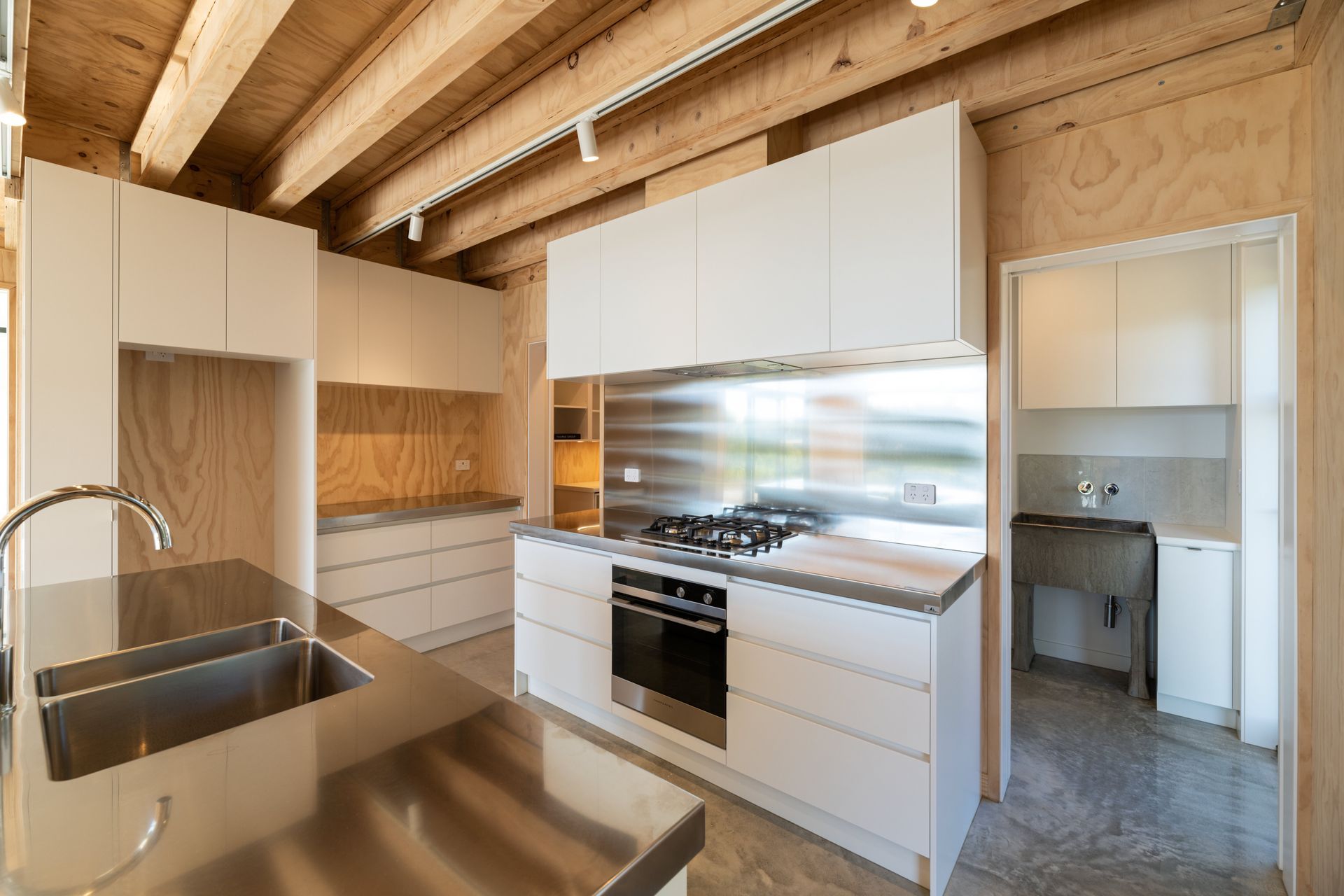 Pahoia Beach Barn