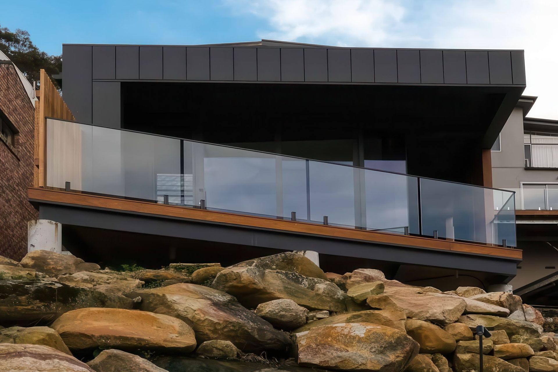 archipro-Street-View-of-Seaforth-Property-Featuring-Black-Interlocking-Panels.jpg