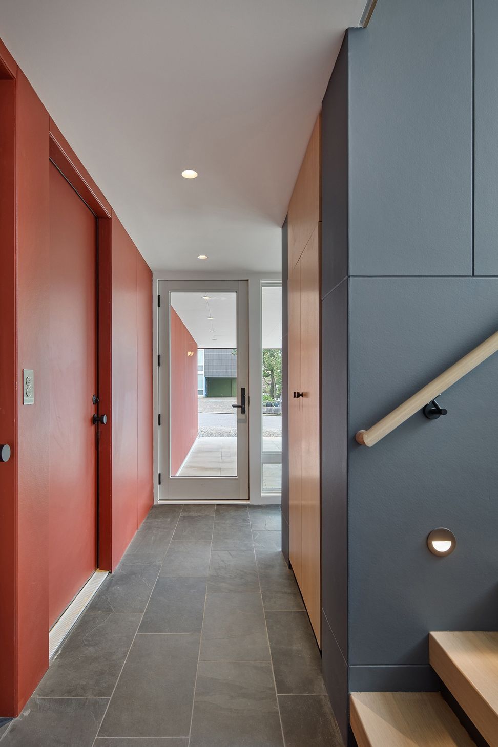 imgi20gap-house-lbi-entry-foyer-interior.jpg