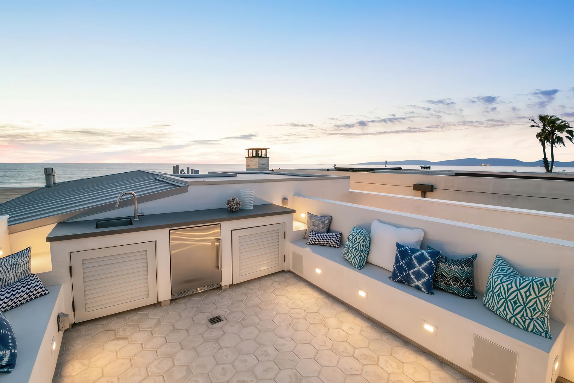imgi83proj-Oceanfront-lifestyle-fwED-Hermosa-57-gigapixel-low-resolution-v2-2x.jpg
