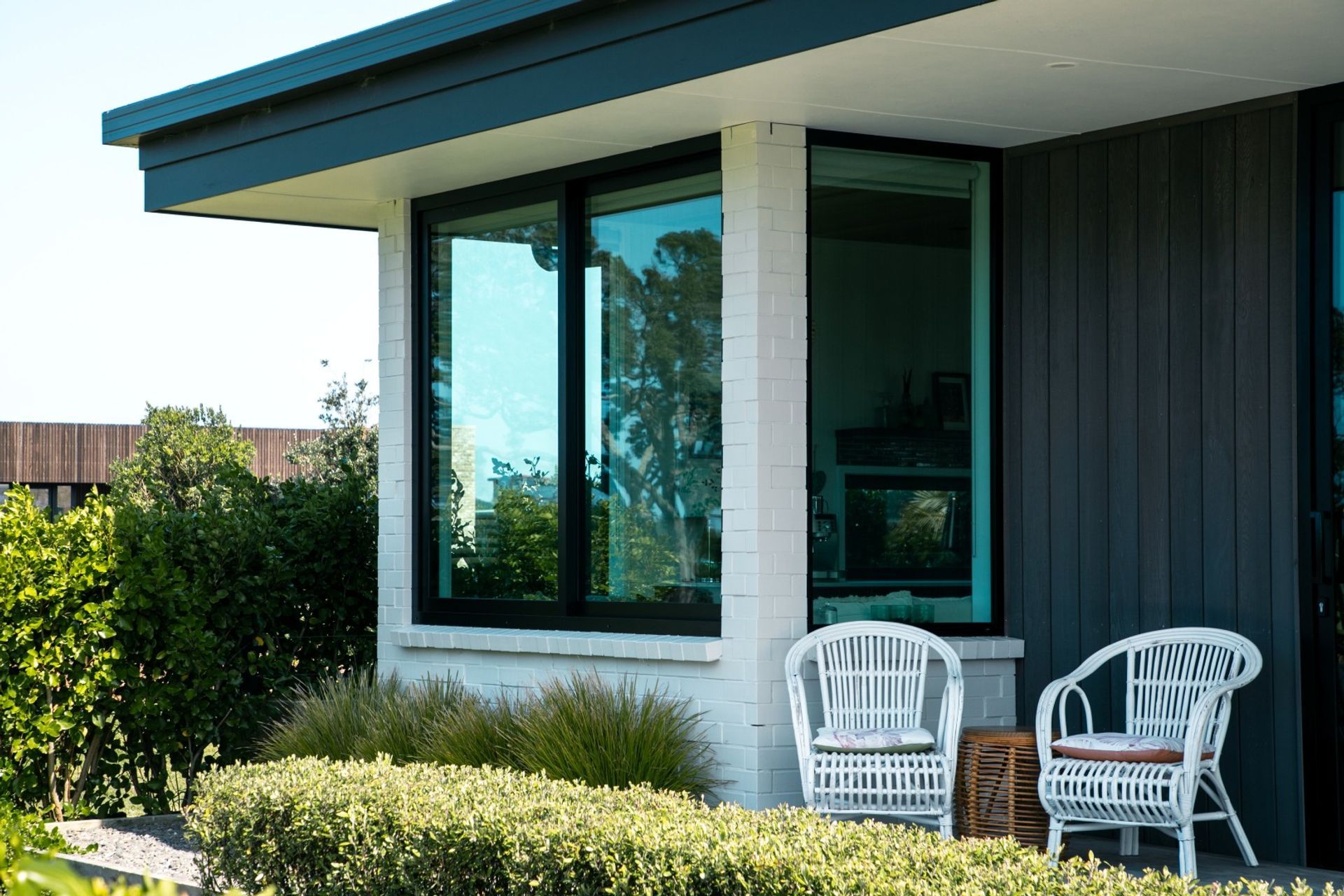 outdoor-seating-area-cedar-shiplap-painted-brick-white-cladding-arcline-architecture.jpg