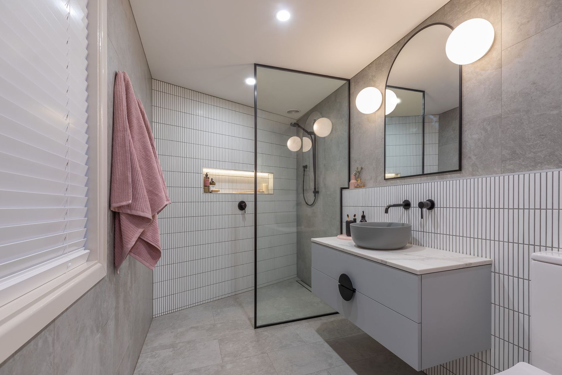 Cube Dentro Bathroom