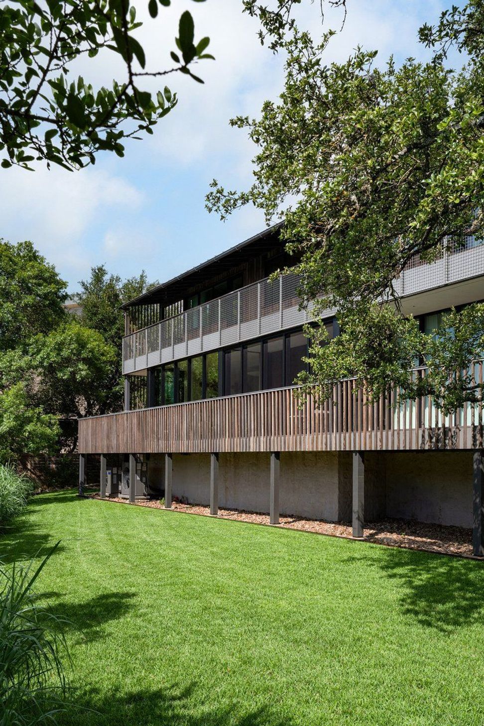 23WestLakeHillsPhoenixCuppettKilpatrickArchitectureandInteriorDesignAustinATXArchitectsexterior-custom-home-back-elevation-austin.jpg