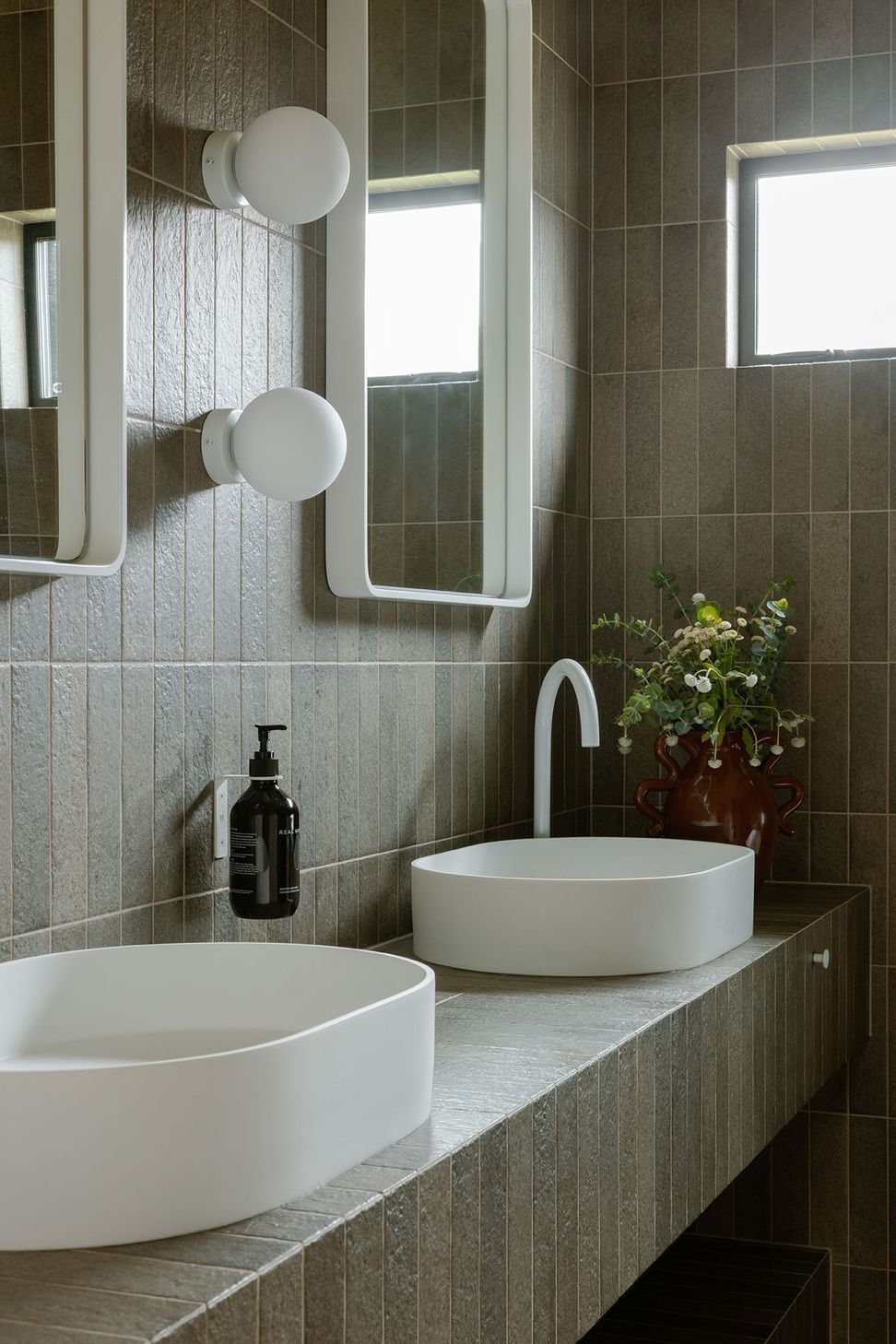 Whananaki Beach Retreat / Alex Walls, Walls Studio / Bathroom. Walls and custom vanity: Fornace Verde Muschio 60x240mm.