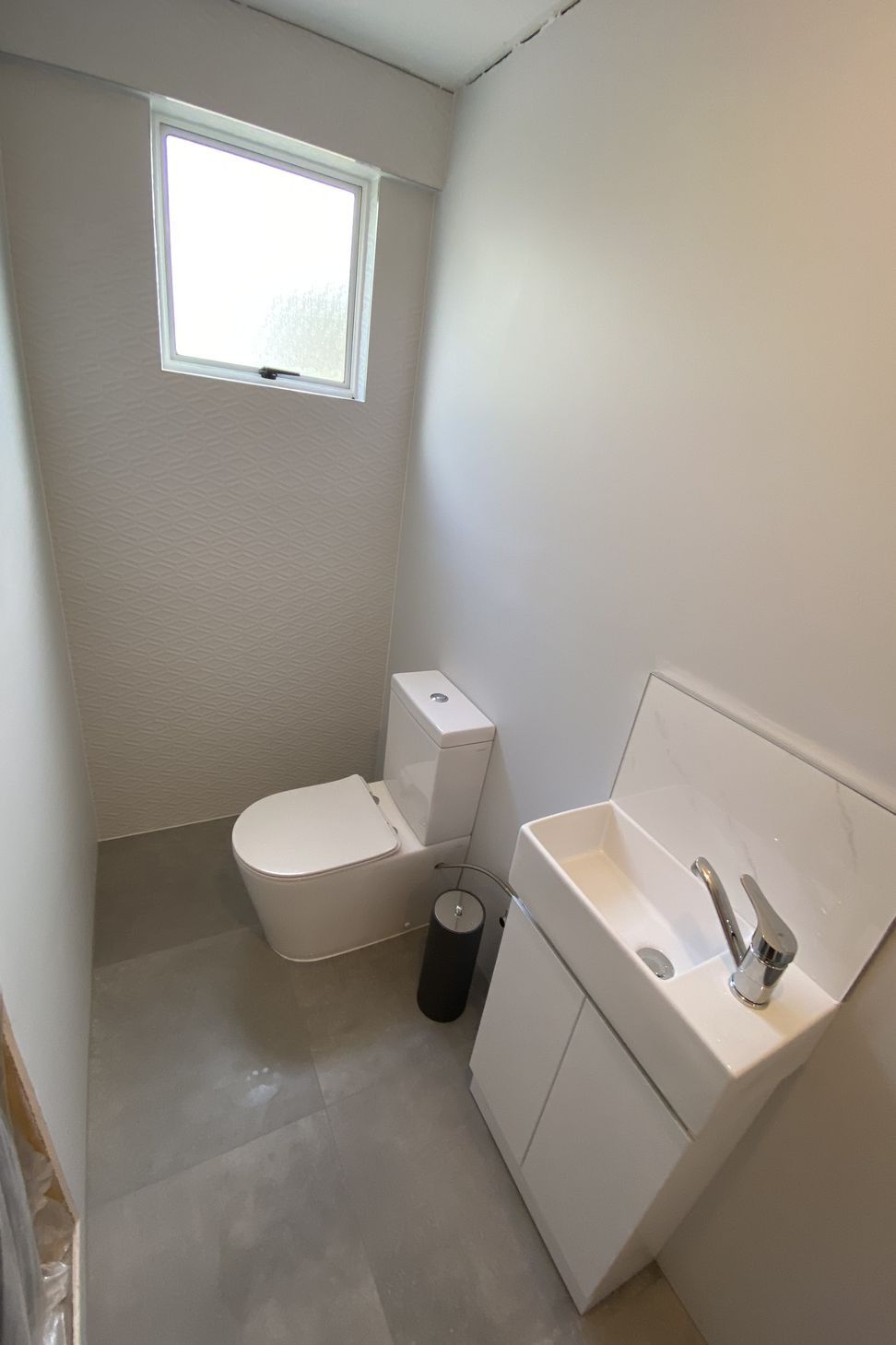 Tiled bathroom floor &amp; feature wall