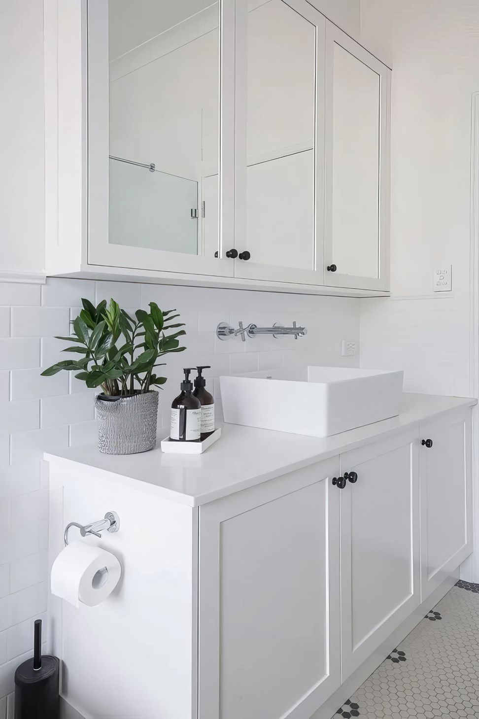 archipro-hamptons-bathroom-renovation-helen-baumann-design-v2.jpeg