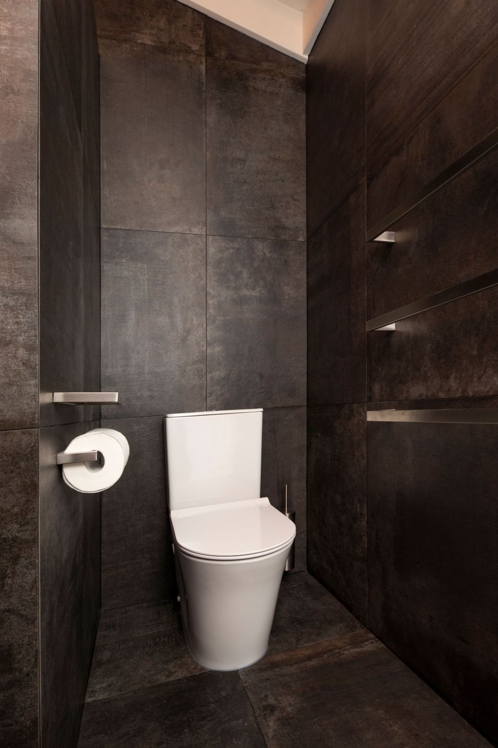 Piha Road : Main Bathroom 