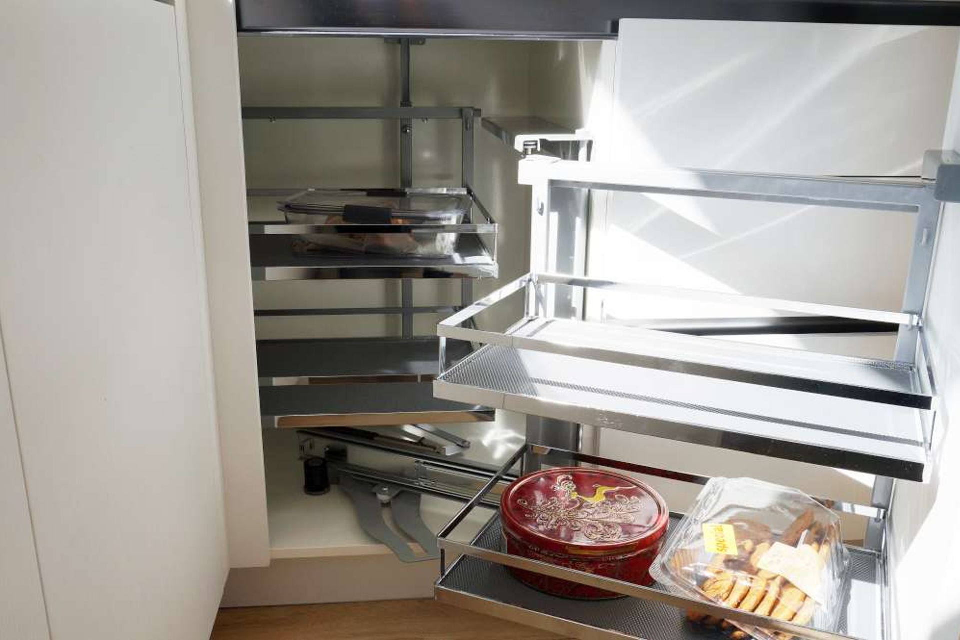 Magic Corner to access 'hard to reach' space in corner cabinets