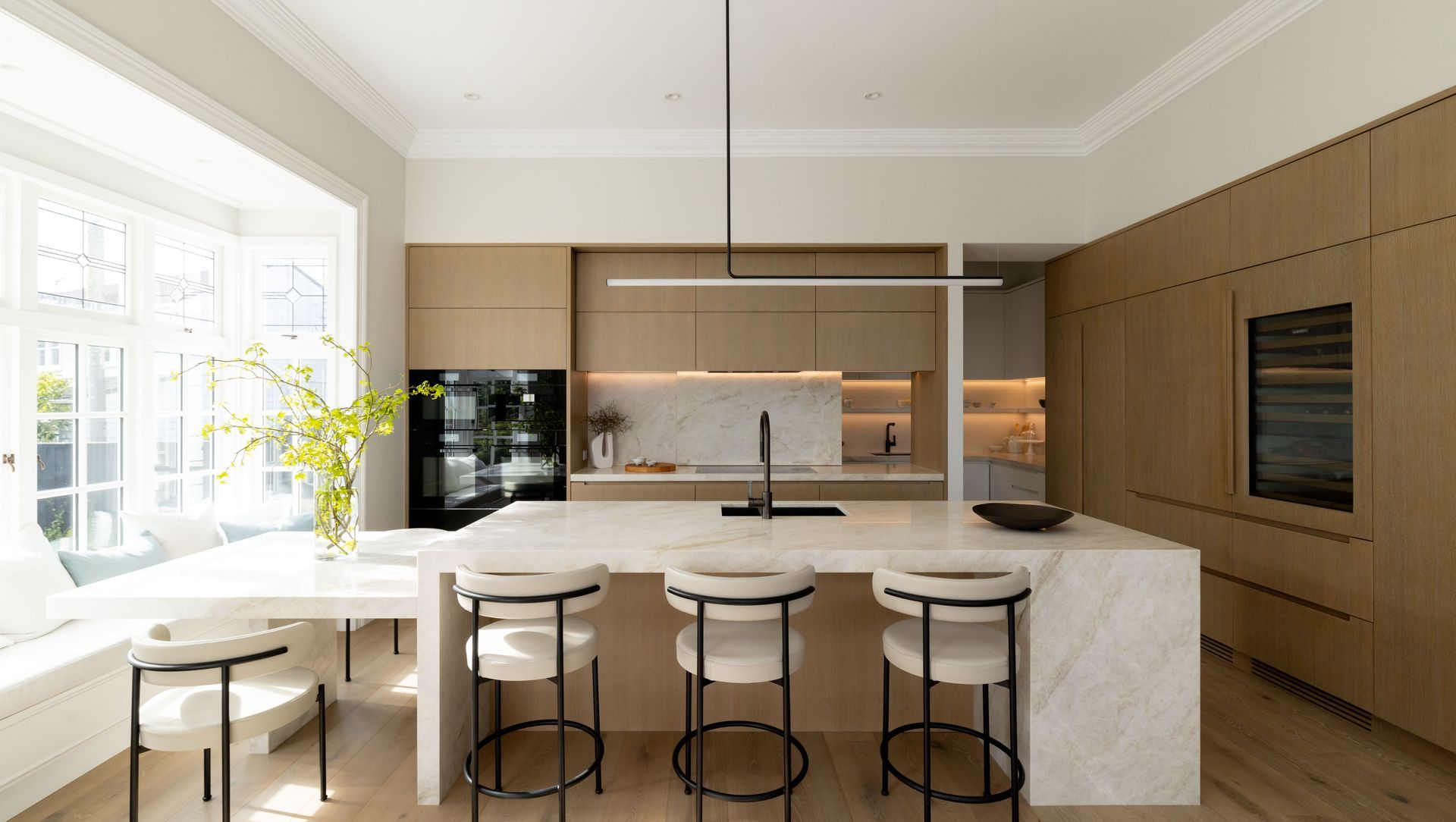 Kitchen design by Wim de Bruin Aveora, manufacture by Trendwood. Finishes & Furnishings selection by KKID. Stone from SCE.