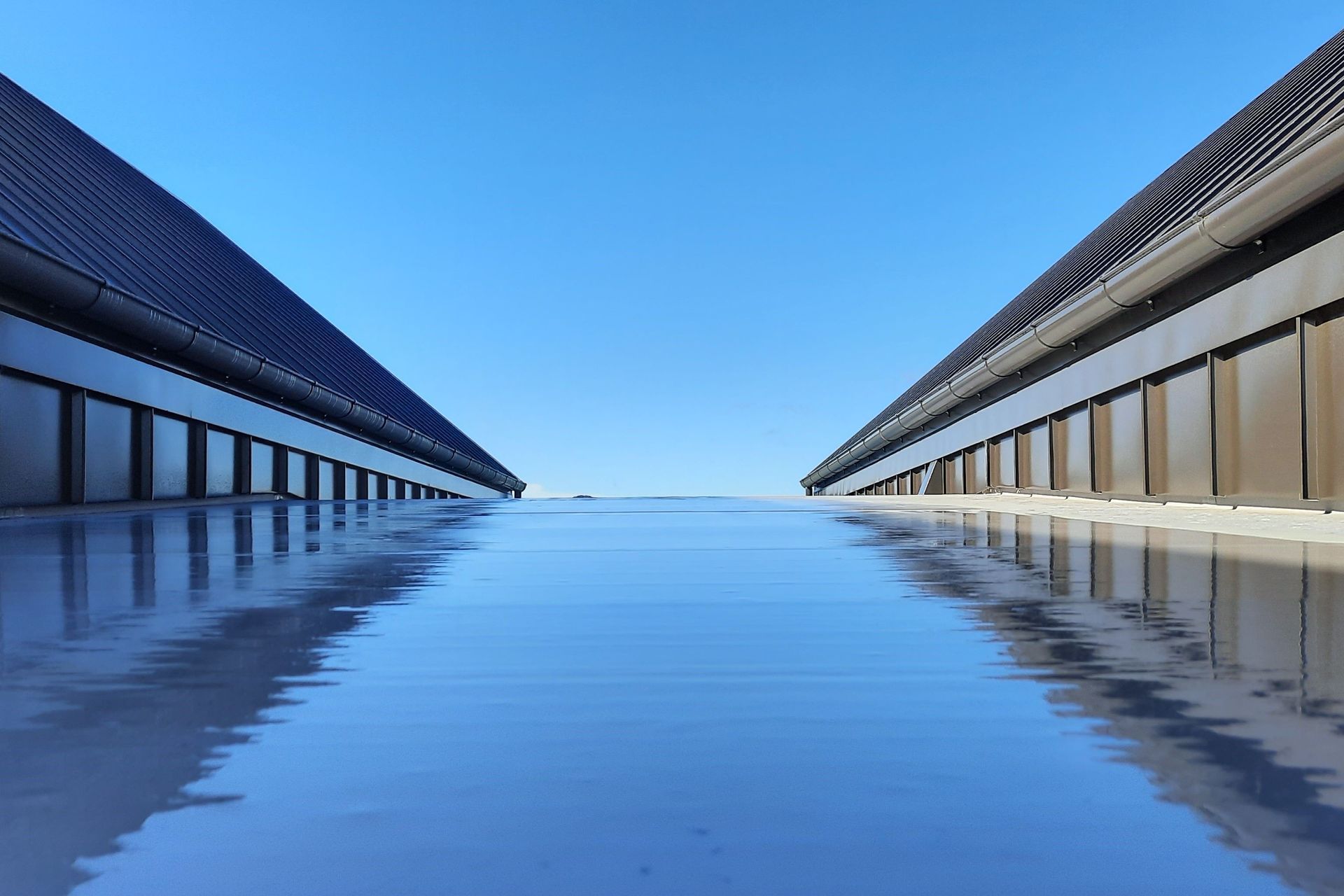 Stunning image of the interconnecting flat roof area