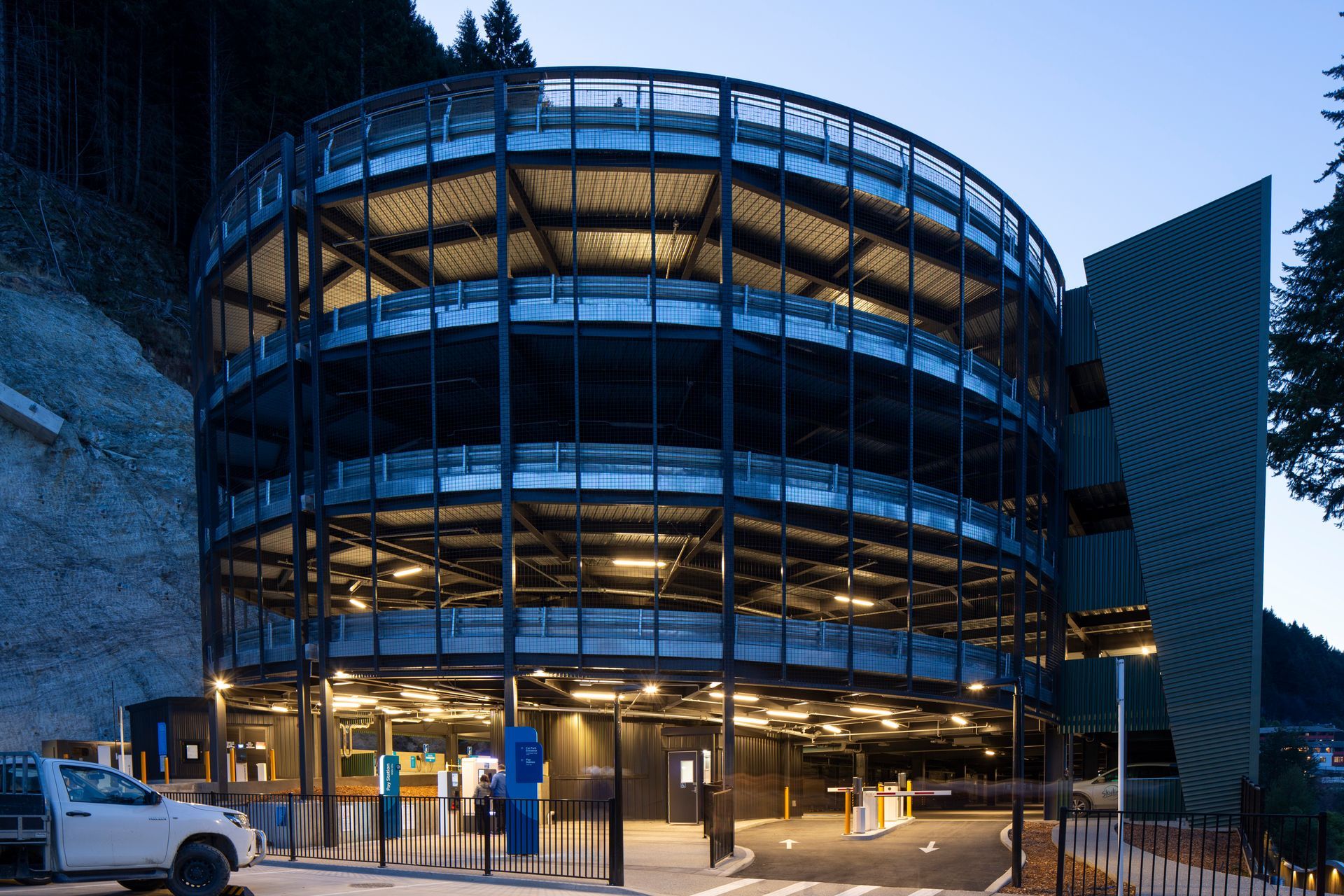 SkylineBottomTerminalCarpark042.JPG