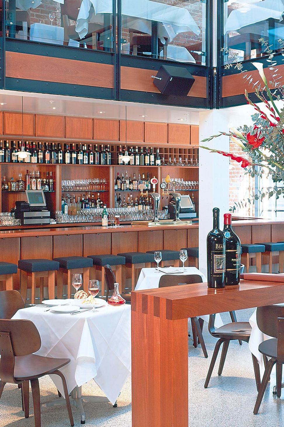001Zack-de-VitoModern-Architecture-Construction-Design-BuildBacar-San-Francisco-Custom-RestaurantDining-bar.jpg