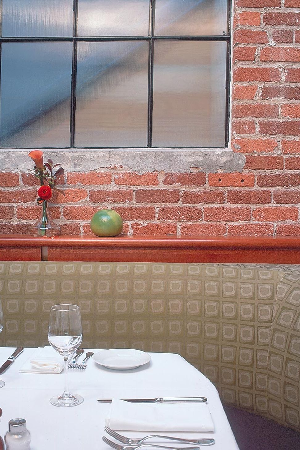 004Zack-de-VitoModern-Architecture-Construction-Design-BuildBacar-San-Francisco-Custom-Restaurantbanquette-detail.jpg