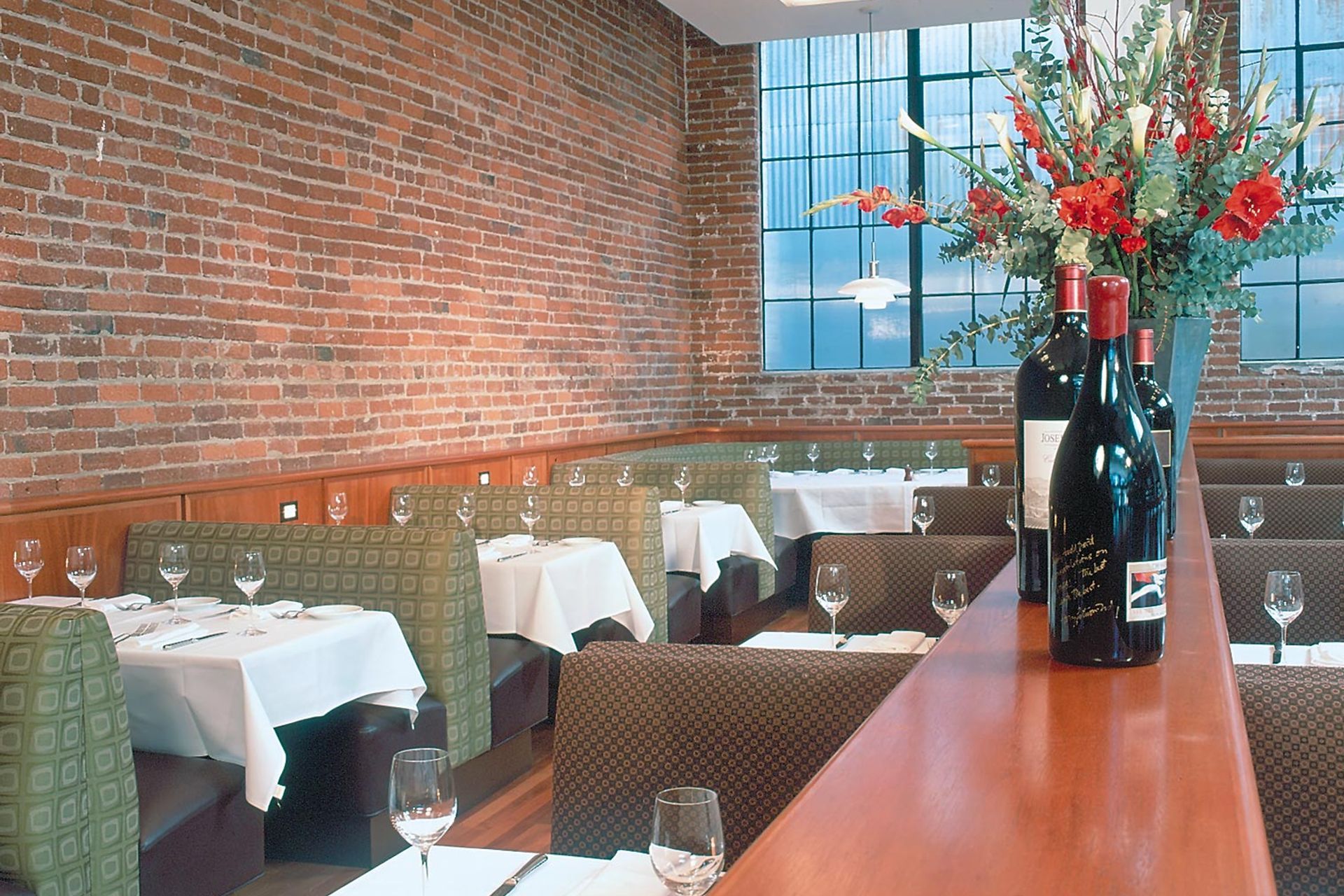 005Zack-de-VitoModern-Architecture-Construction-Design-BuildBacar-San-Francisco-Custom-RestaurantDining-detail.jpg