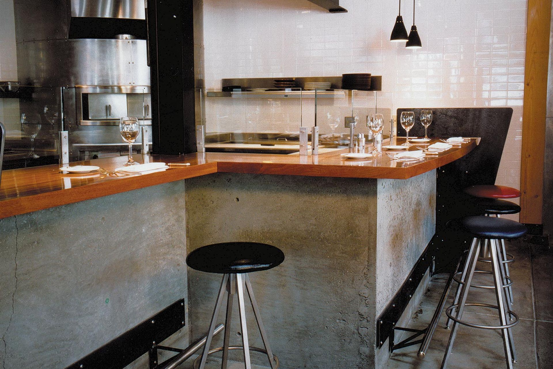 006Zack-de-VitoModern-Architecture-Construction-Design-Gordons-House-of-Fine-Eats-San-Francisco-Custom-RestaurantBar-Seating.jpg