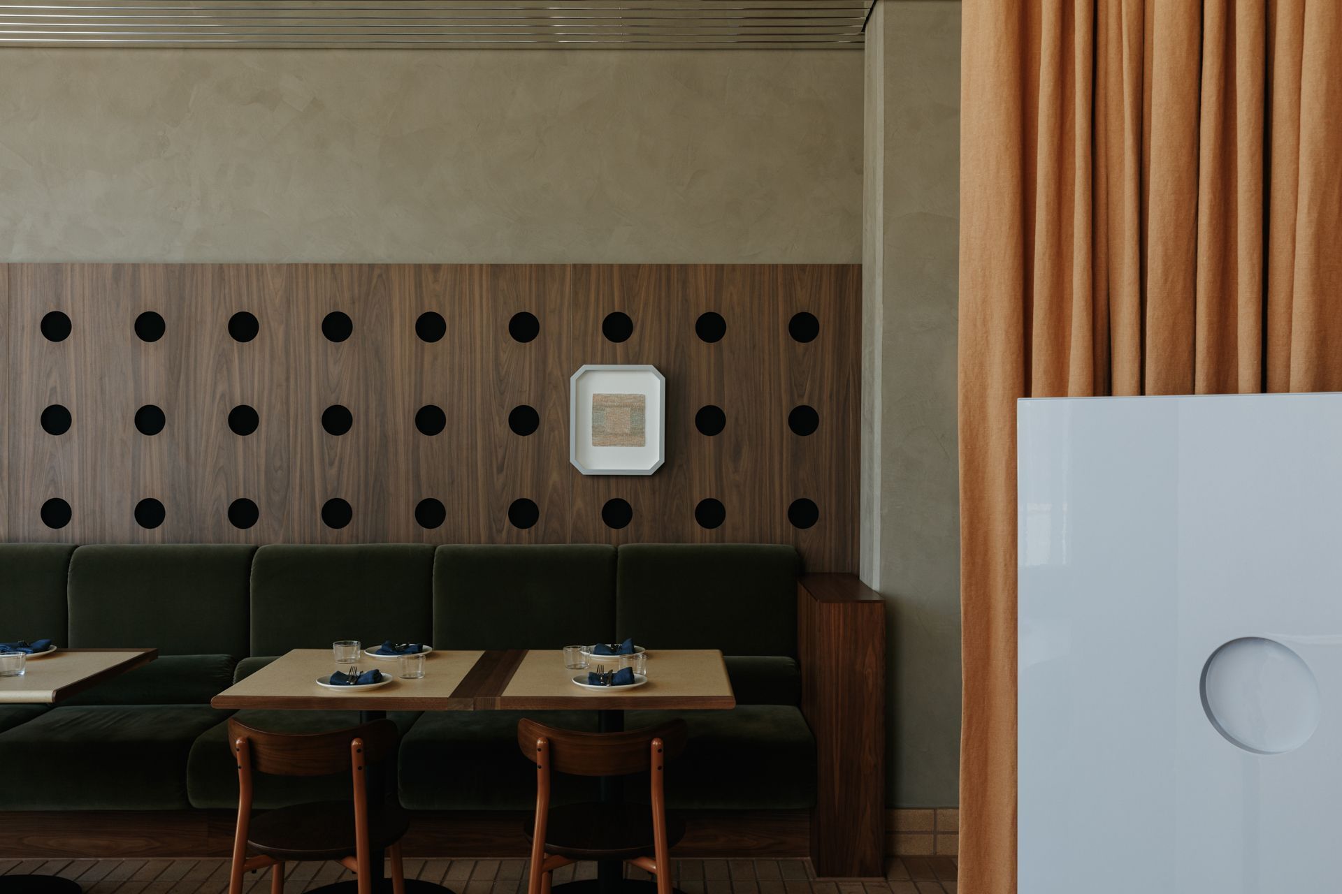 CELLUPAL-REMAX-WALNUT-Dolly-Bar-Adelaide-Genesin-Studio-Jonathan-VDK-DollyJVDKDK19065-v3.jpg