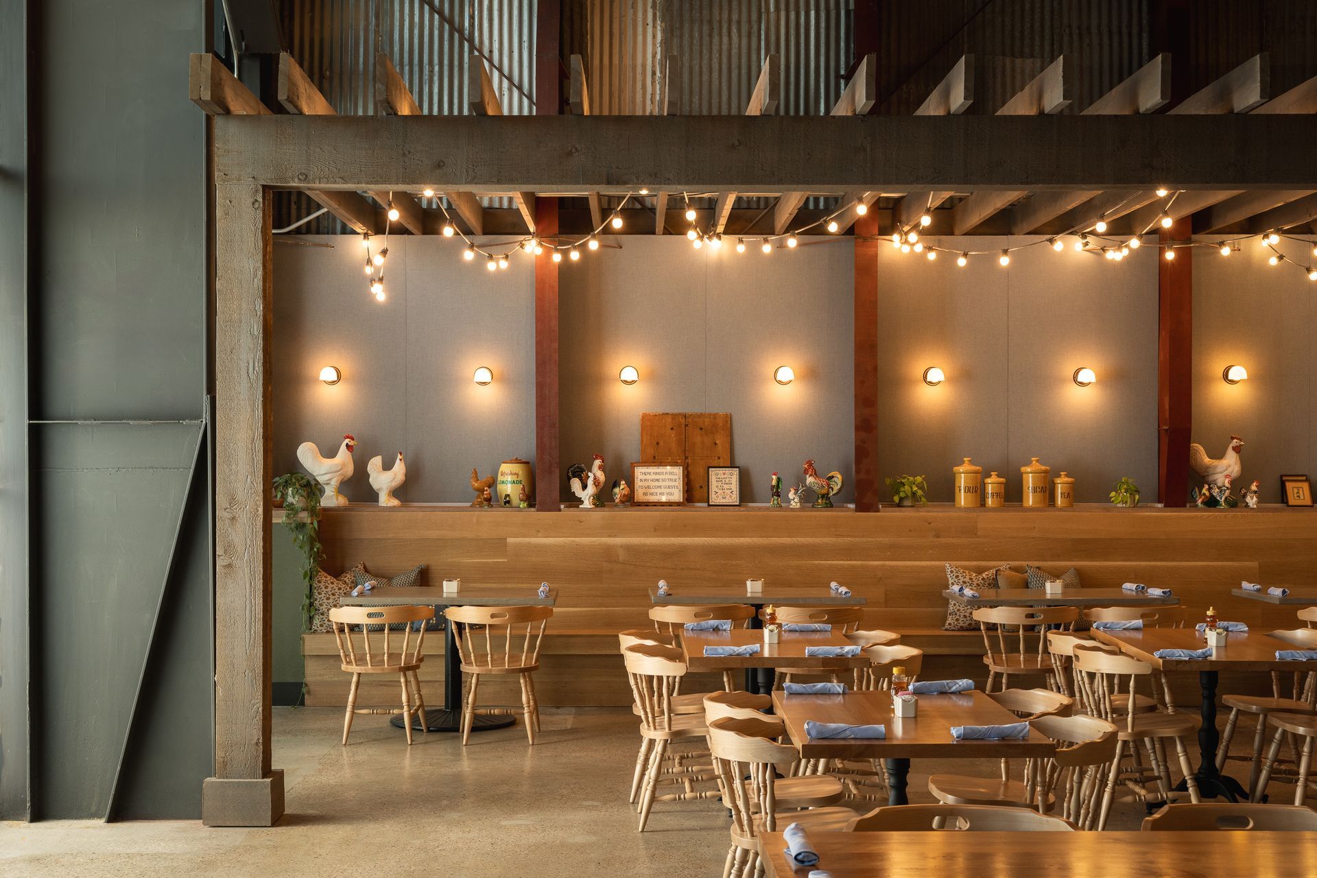Roxies-Restaurant-Seating-ALIGN-Austin-Architects.jpg