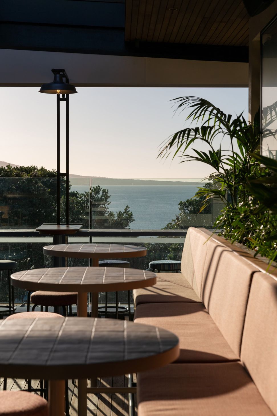ZMuCndAxsiBwXgtctrl-space-interior-design-auckland-hospitality-Takapuna-Surf-Club881A0134.jpeg