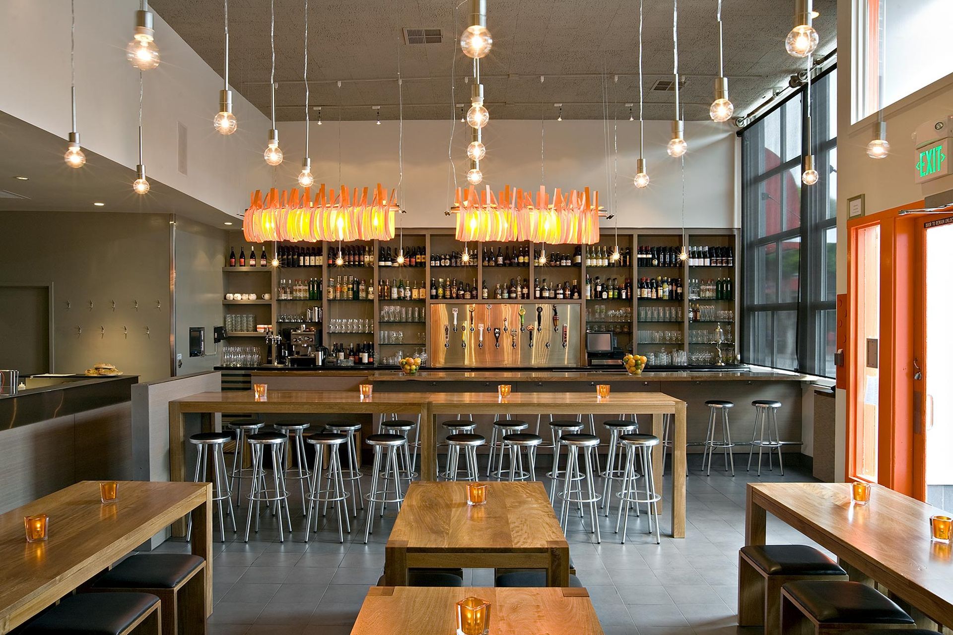 Zack-de-VitoModern-ArchitectureConstructionDesign-BuildDelarosaSan-FranciscoCustom-RestaurantMain-DiningKam-001.jpg