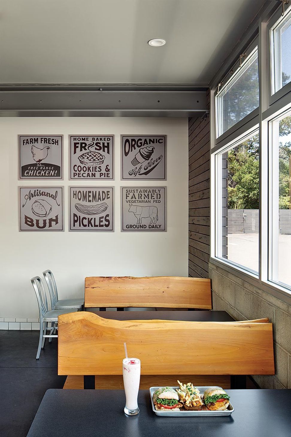 Zack-de-VitoModern-ArchitectureConstructionDesign-BuildSuper-Duper-BurgerMill-ValleyCustom-RestaurantInterior-SeatingDamonte-006.jpg