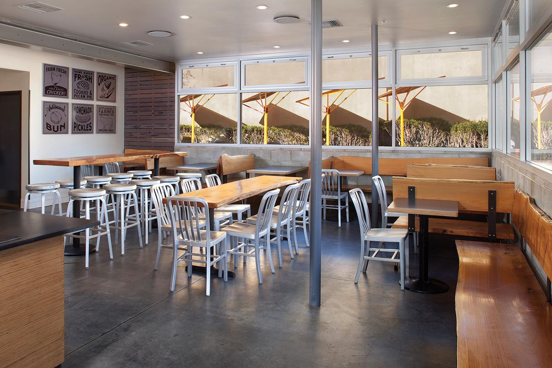 Zack-de-VitoModern-ArchitectureConstructionDesign-BuildSuper-Duper-BurgerMill-ValleyCustom-RestaurantMain-Dining-Room-011.jpg