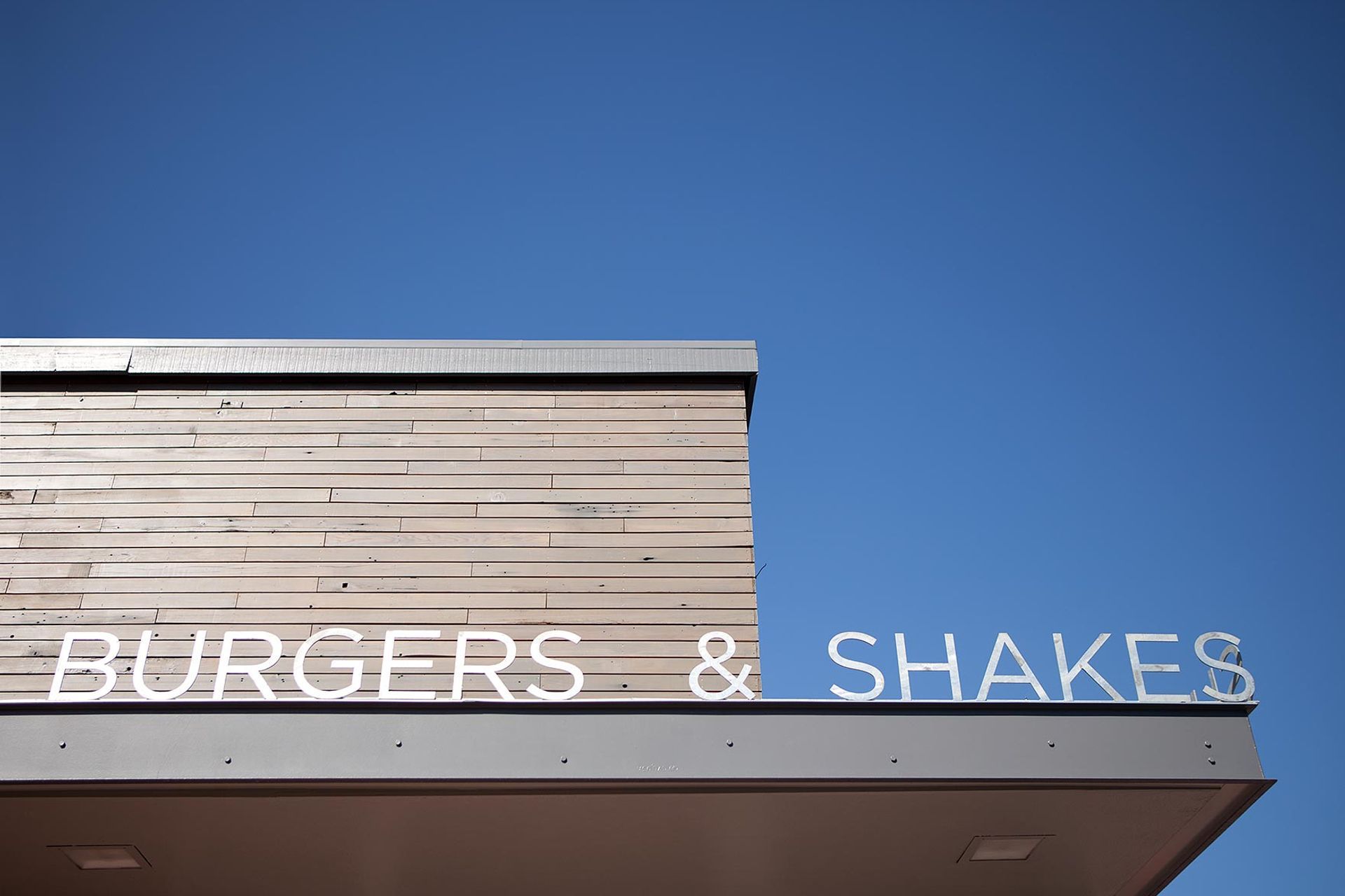 Zack-de-VitoModern-ArchitectureConstructionDesign-BuildSuper-Duper-BurgerMill-ValleyCustom-RestaurantSign-DetailDamonte-003.jpg