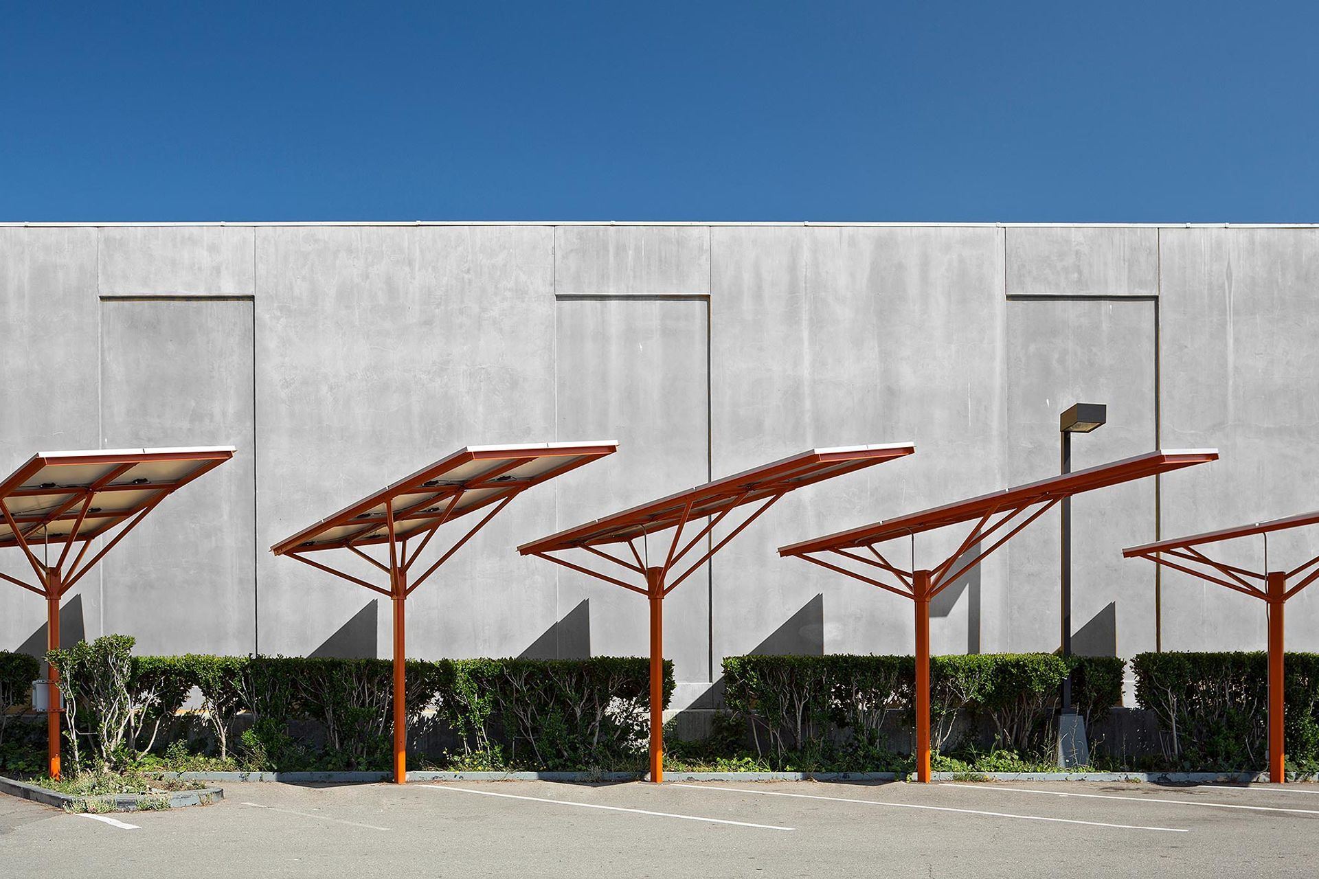 Zack-de-VitoModern-ArchitectureConstructionDesign-BuildSuper-Duper-BurgerMill-ValleyCustom-RestaurantSolar-PanelDyer-009.jpg