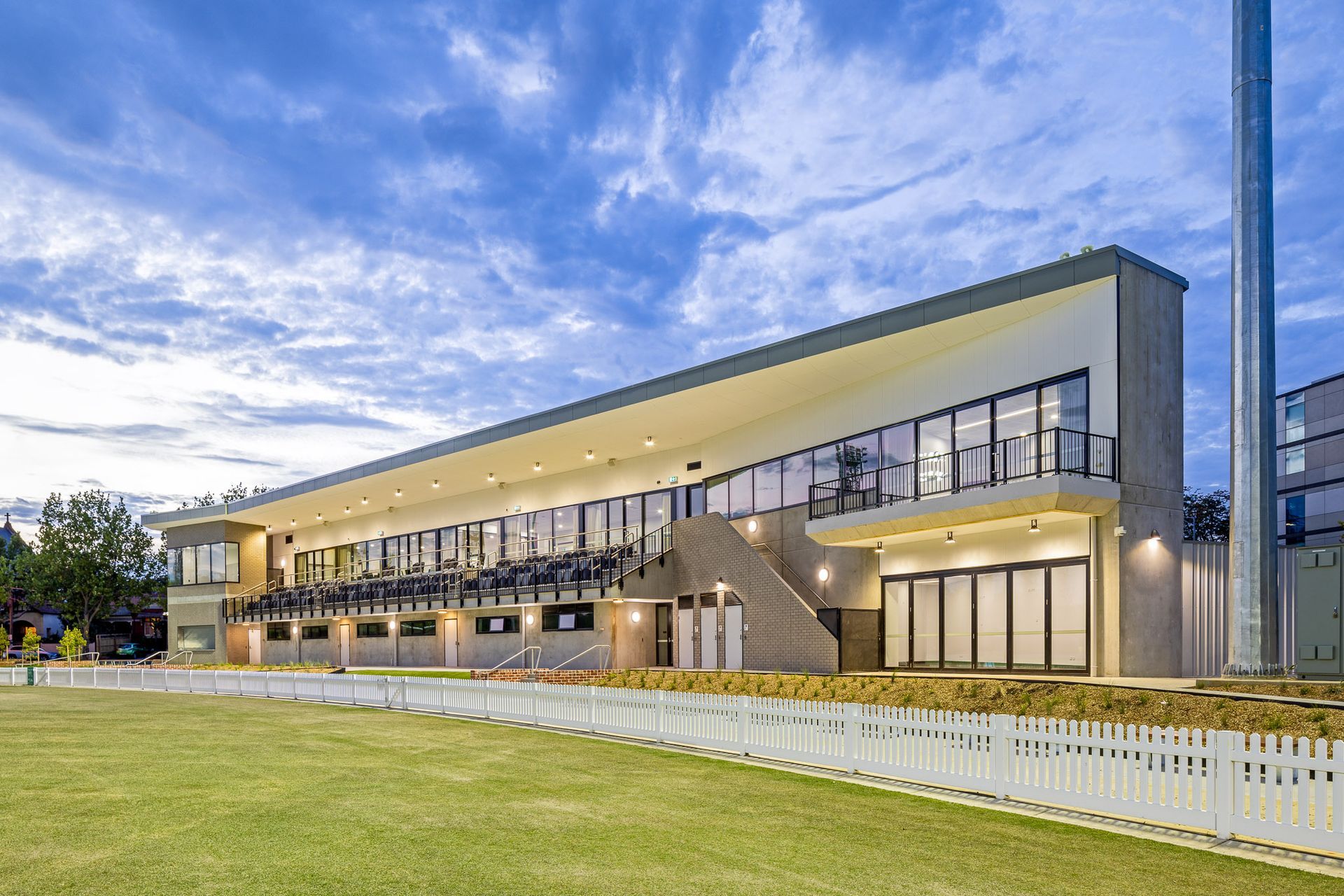 Brick-Inlay-Facade-Ash-Grey-brick-tiles-Toorak-Pavillion.jpg