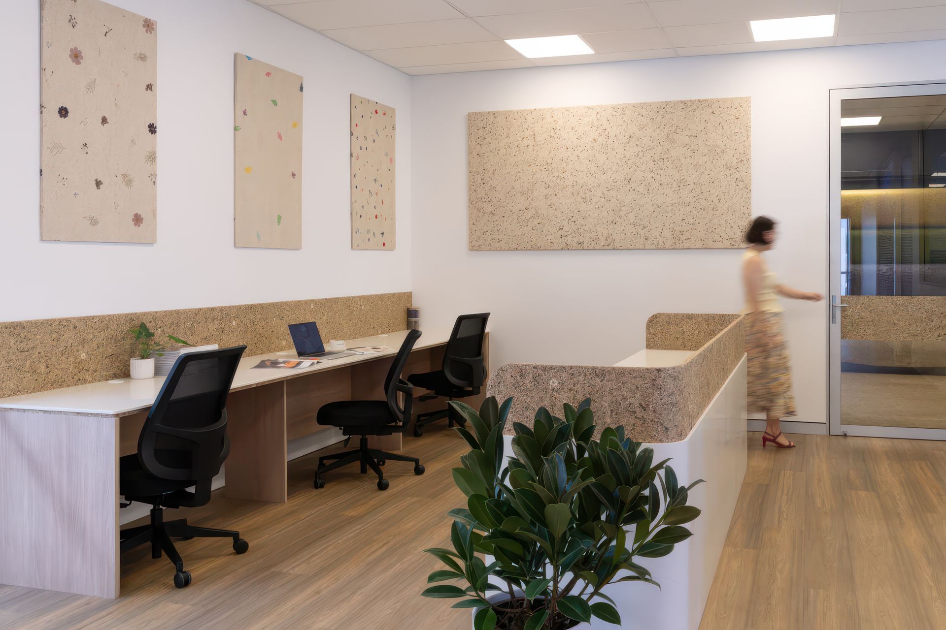 693a57436e5ec91339c79a87AustaronSurfacesHot-Desks-Reps-Desks-Bretts-OfficeLR0006-gigapixel-standard-v2-3x.jpeg