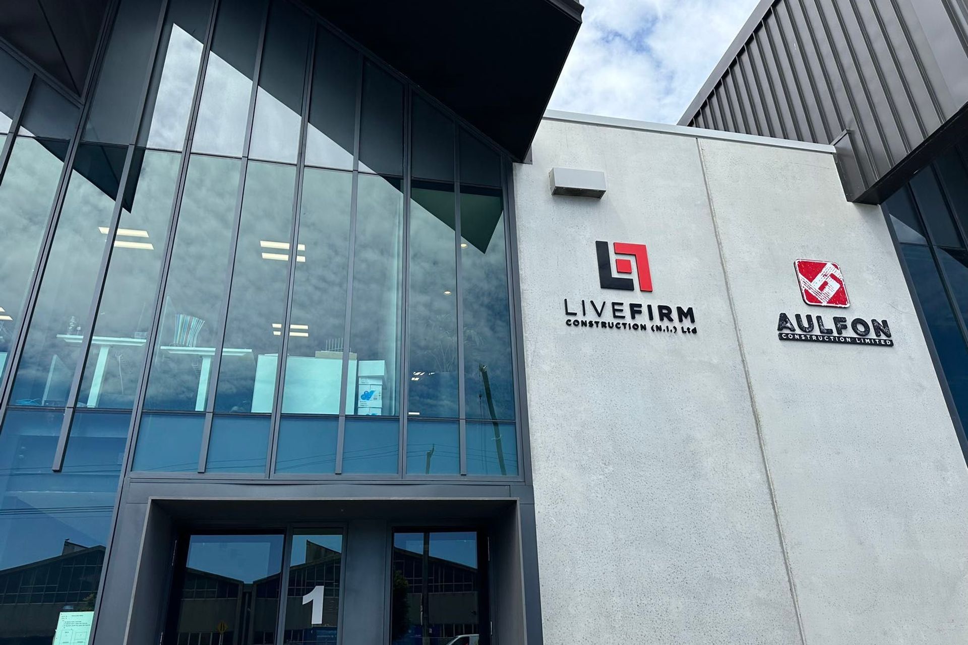 LIVEFIRM Construction &amp; AULFON Construction New Office