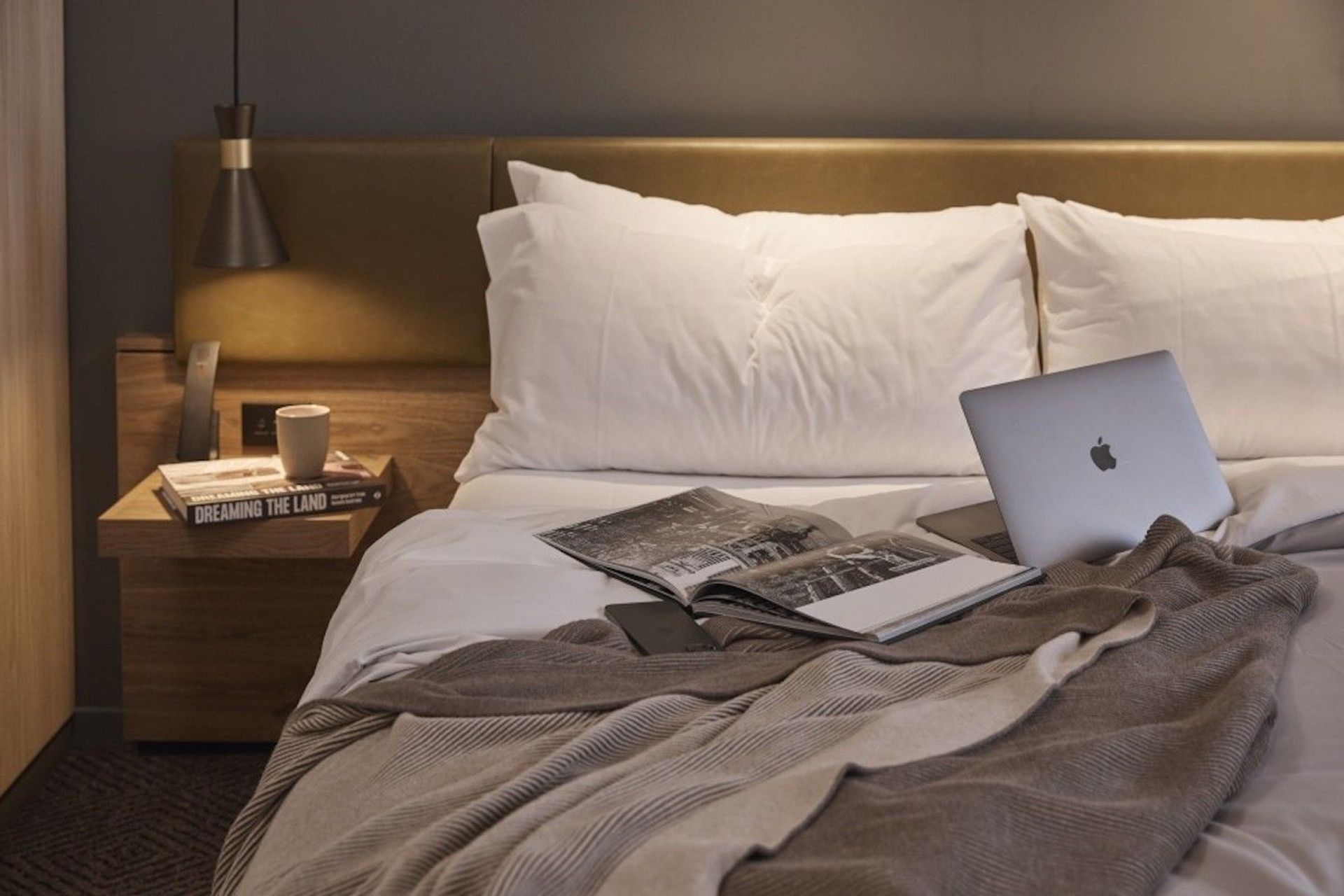 Rydges-MelbourneRydges-King-Room-5.jpg