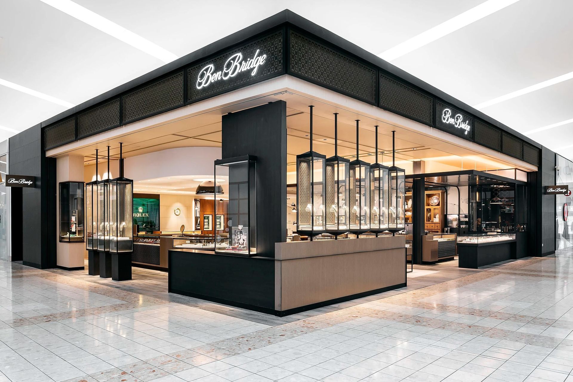 SkBArchitects-BenBridgeJewelers-WestfieldSouthcenter-02-ap-compressed.jpg