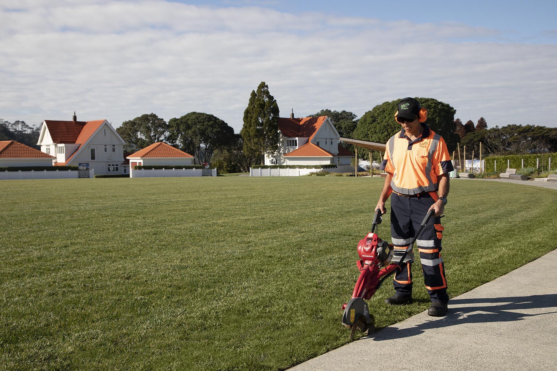 hobsonville-point-edge-trimming-182A4430.jpg