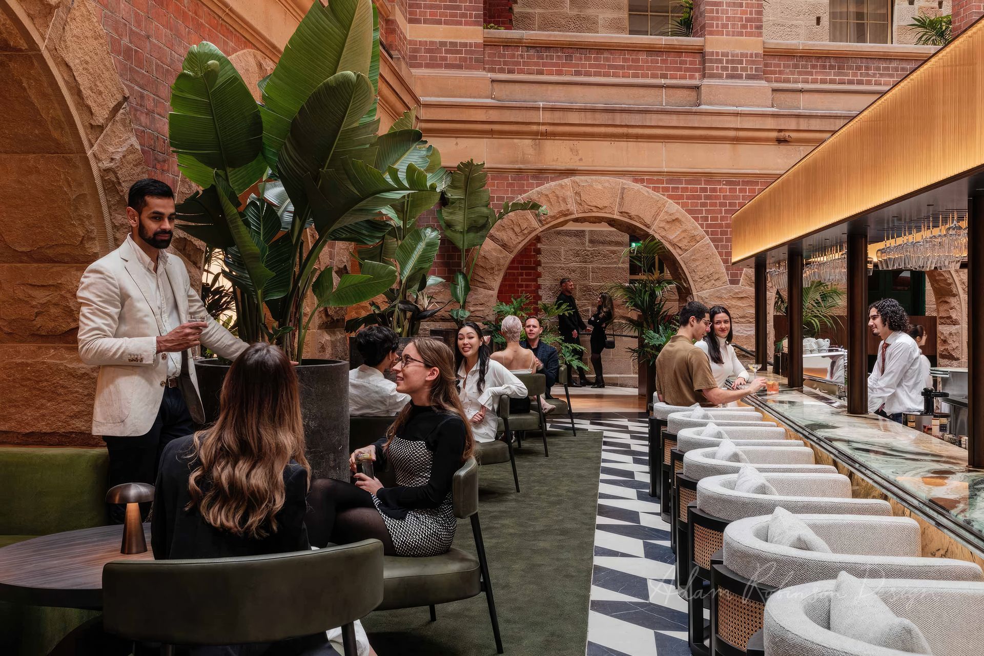 upADAMROBINSONDESIGNCommercialLandscapeDesignIntercontinentalHotelSydney02-fix-standard-scale-200x.jpg