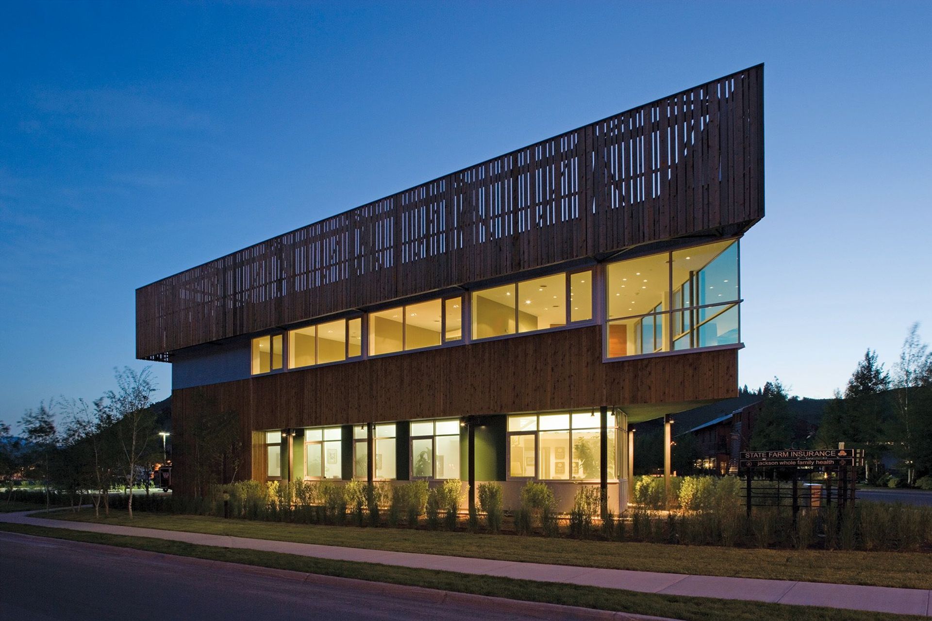 710-OFFICE-BLDG-C1W0995editCMYK-710-HorizSMsRGB.jpg