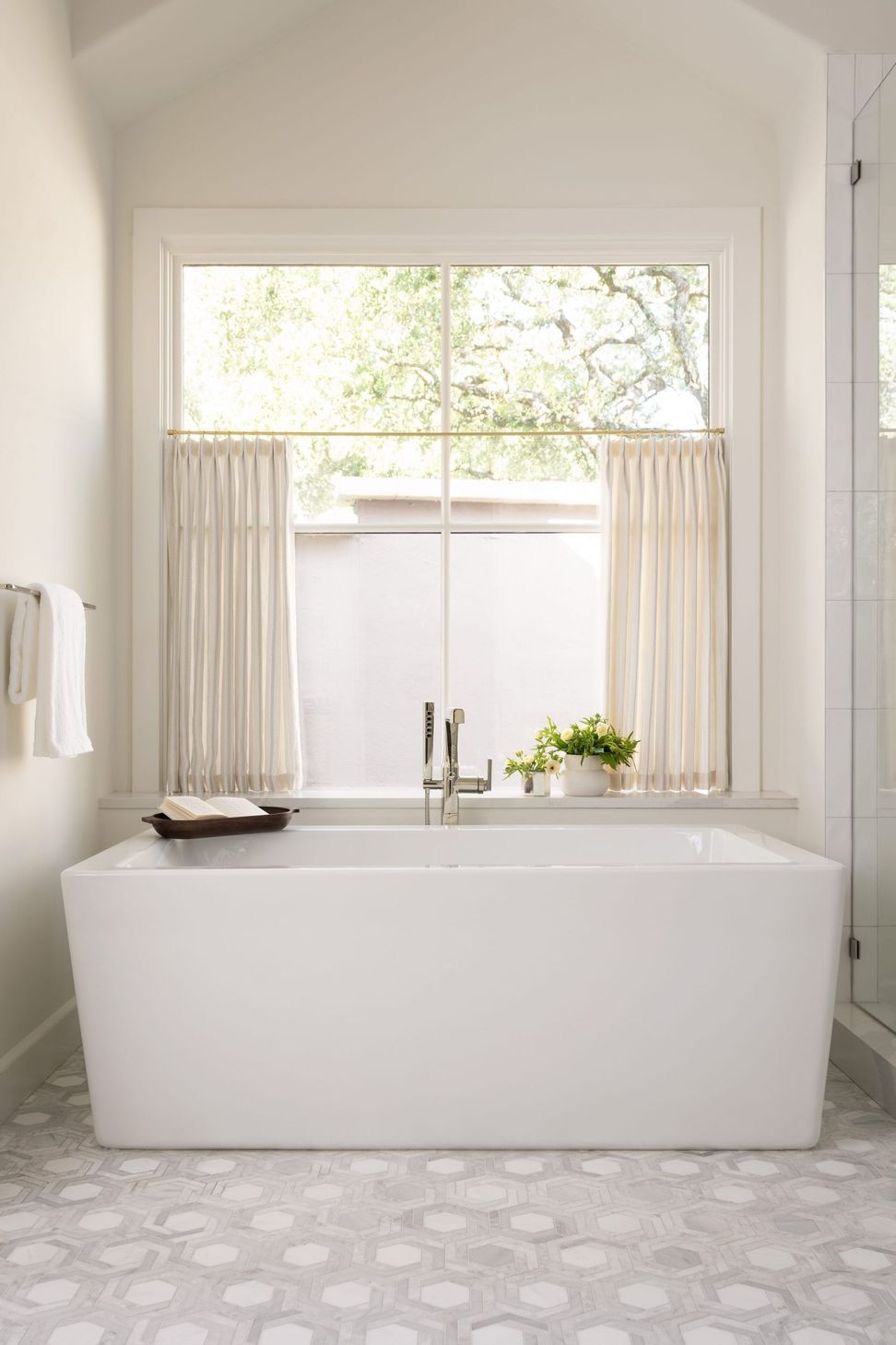 Bathtub-scaled-portrait-c8282ff31a565f2a0b15716bd33265df-jtn8q2i1h9v0.jpg